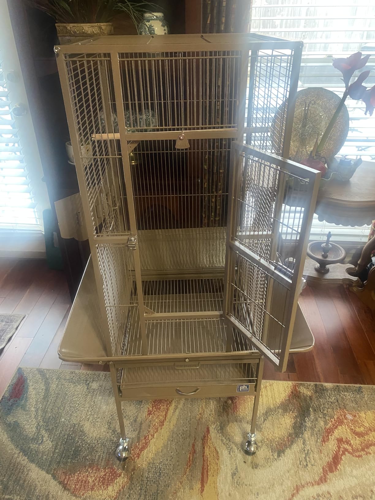 Prevue Pet Products Wrought Iron Flight Cage with Stand, Large Birdcage for Pets, Metal Cage Standing Birdcage, Black Hammertone Finish customer photo 2