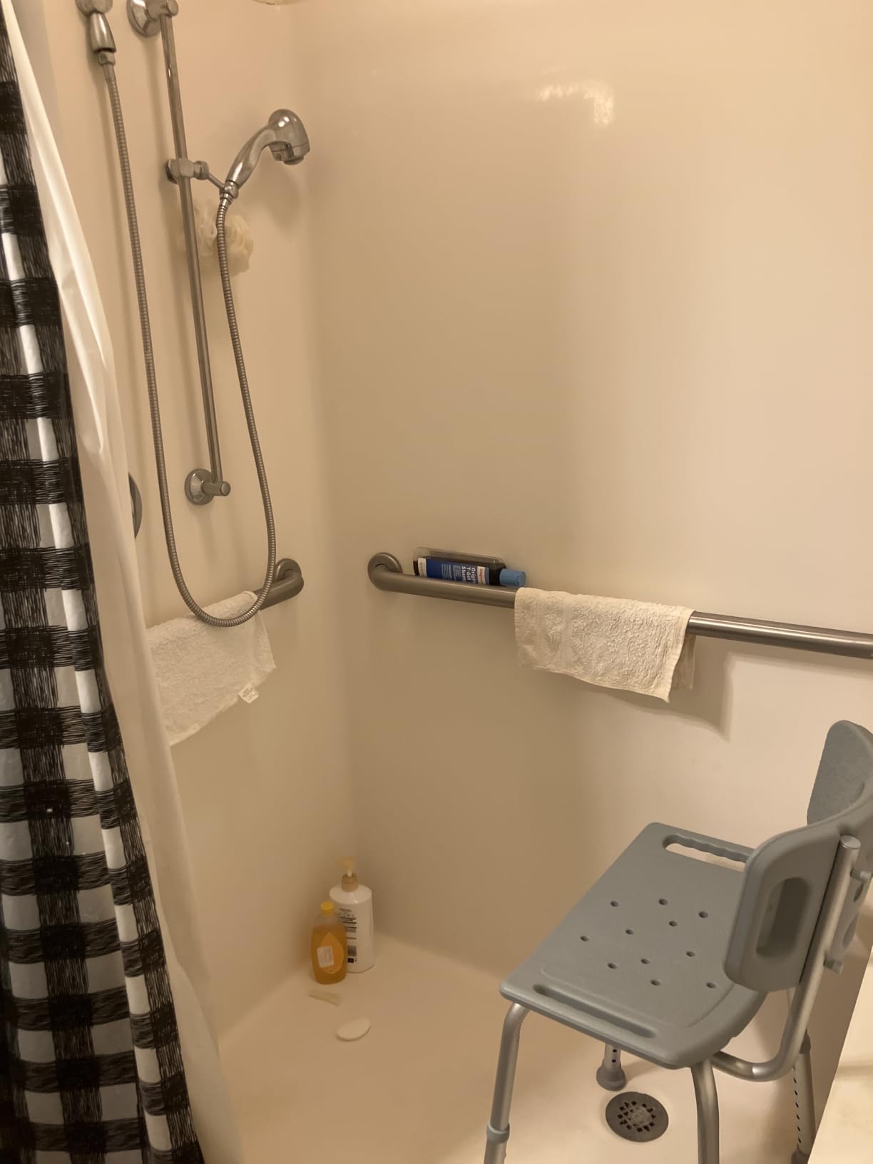 Drive Medical Shower Chair with Back and Suction Feet, Gray, Adjustable Bathroom Bench with Contoured Seat customer photo 1
