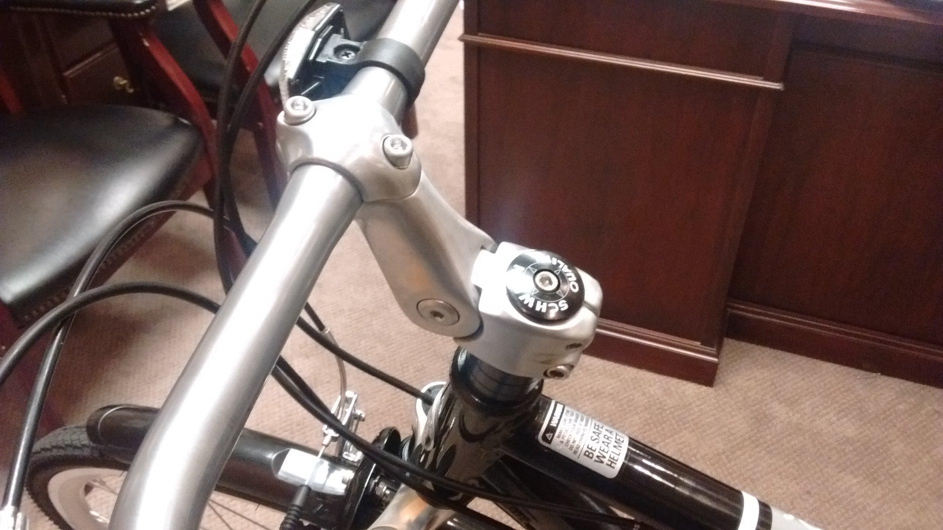 Schwinn Discover Hybrid Bike for Men and Women, 21-Speed Drivetrain, 28-Inch Wheels, Aluminum Frame, Front and Rear Fenders, Rear Cargo Rack, Suspension Seatpost, Adult Bike customer photo 2