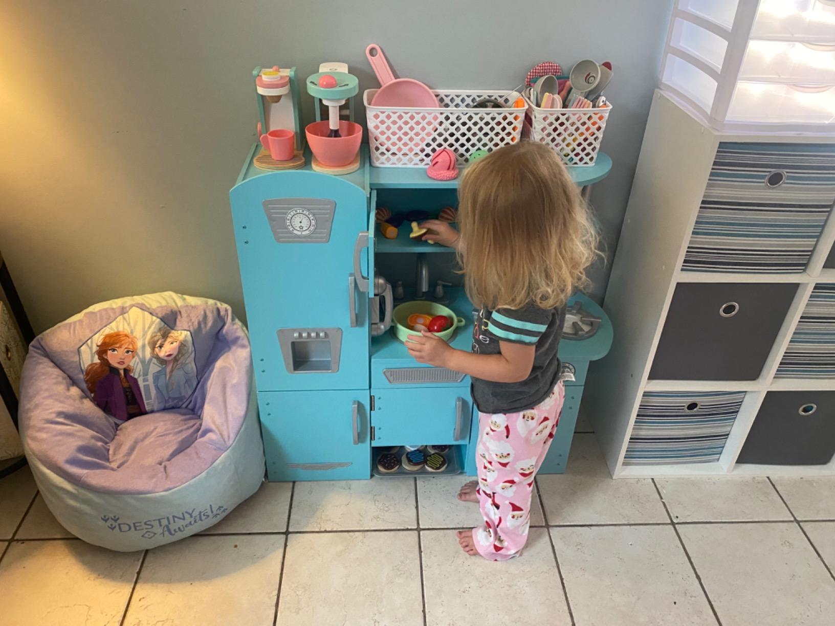KidKraft Vintage Wooden Play Kitchen with Pretend Ice Maker and Play Phone, White customer photo 1