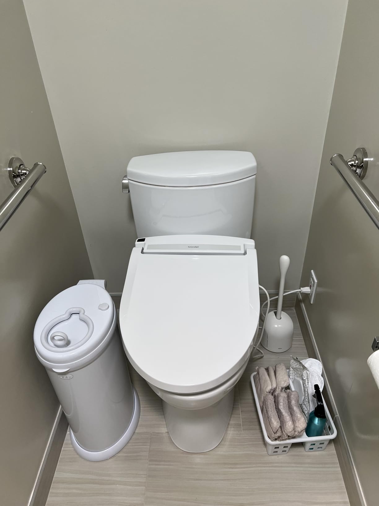 Ubbi Stainless Steel Diaper Pail, No Special Bags, Odor-Locking, White customer photo 2
