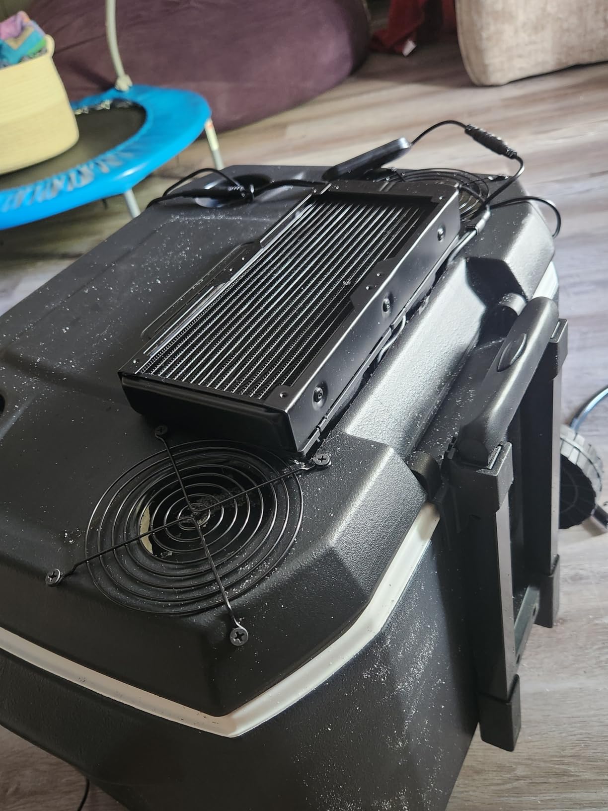 Coleman Xtreme Rolling Cooler with Wheels, Extra-Walled Insulation Keeps Ice up to 5 Days, Portable Wheeled Hard Chiller customer photo 2
