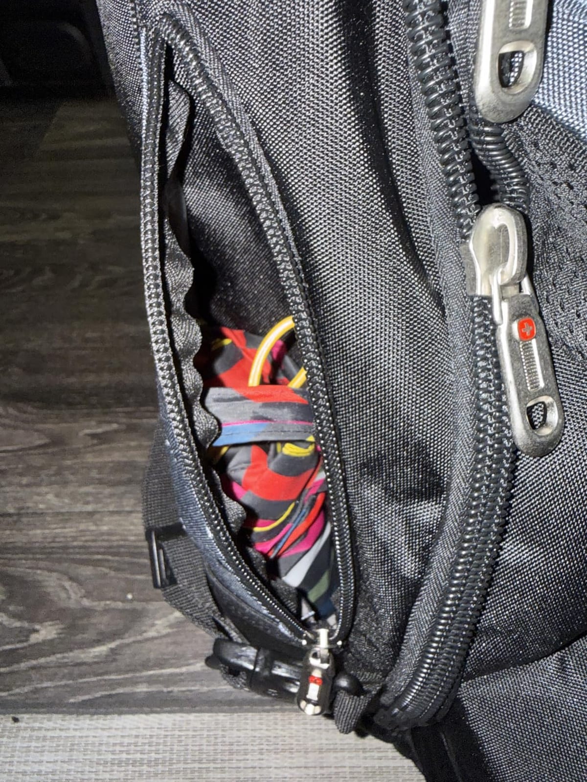 SWISSGEAR 1900 ScanSmart Laptop Backpack, Fits Most 17-Inch Laptops, TSA-Friendly Lay-Flat Design, RFID Protection, and Tablet Pocket, Black, 31L, 18.5-Inch customer photo 1