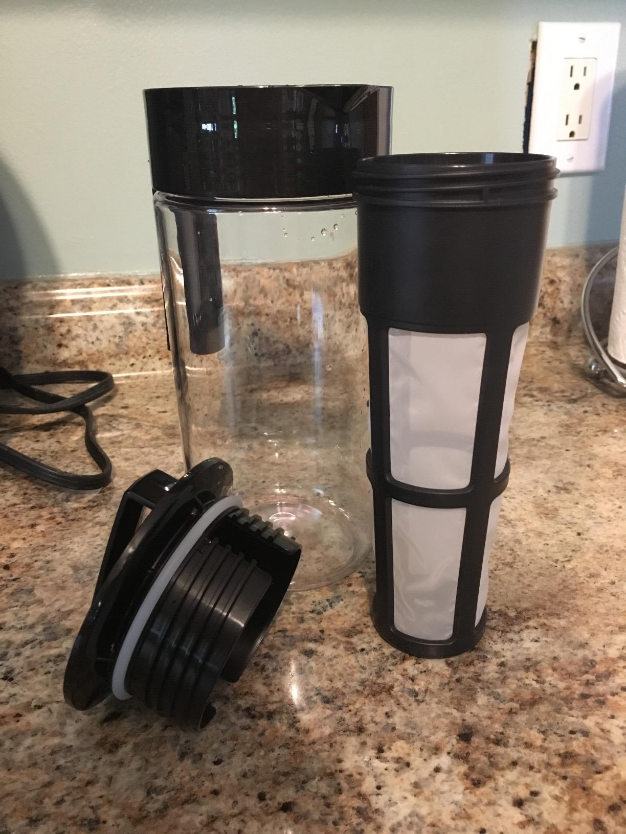 Takeya Deluxe Cold Brew Coffee Maker - BPA-Free Tritan Pitcher with Airtight Leakproof Lid, Silicone Grip Handle, Fine-Mesh Filter - Shatter-Proof, Dishwasher Safe, Made in USA - 1 Quart/Black customer photo 1