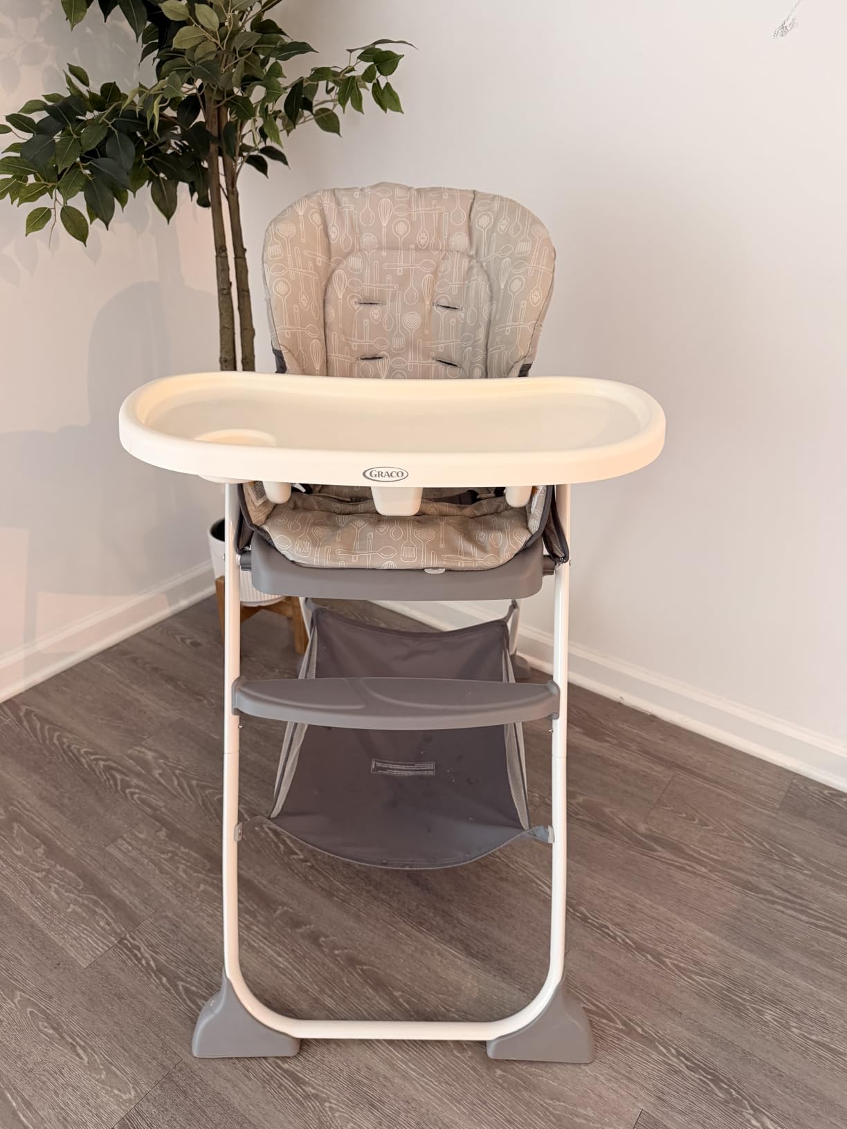 Graco Slim Snacker High Chair, Ultra Slim, Fast-Folding, Multiple Recline Positions, Comfortable Feeding, Whisk customer photo 2
