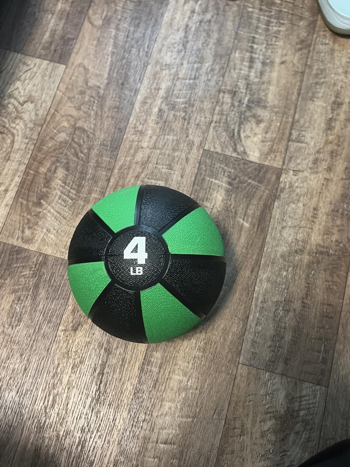 Amazon Basics Weighted Medicine Ball for Core Strength, Strength Training, Full-Body Workouts and Balance Exercises customer photo 2