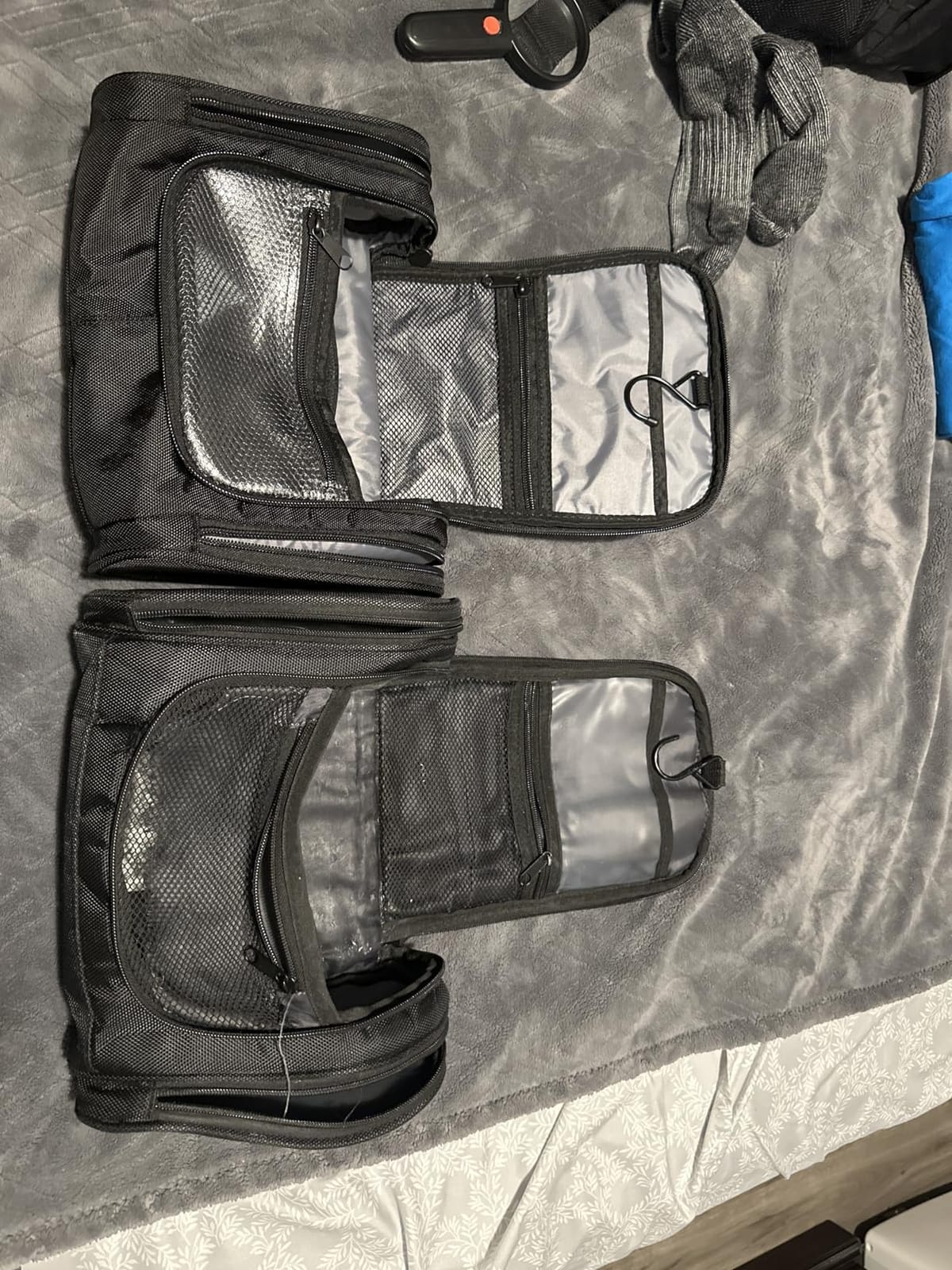 Amazon Essentials Spacious Toiletry Bag, Hanging Cosmetic Dopp Kit with Multiple Compartments, Durable Polyester, Large Capacity Storage, Compact Design, Black (Previously Amazon Basics) customer photo 2