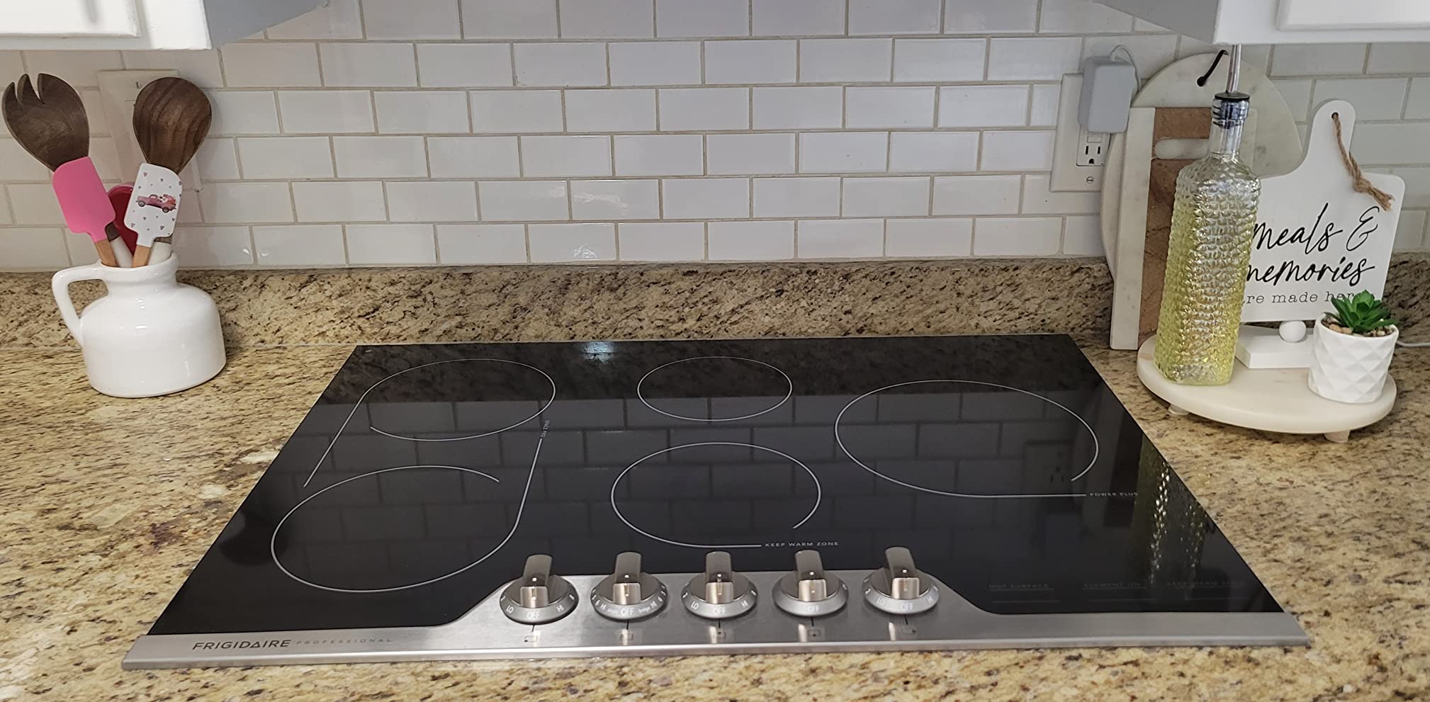 Frigidaire Professional 30 Inch Electric Cooktop, Ceramic Glass 5-Burner Flat Range with Stainless Steel Trim, FPEC3077RF customer photo 2