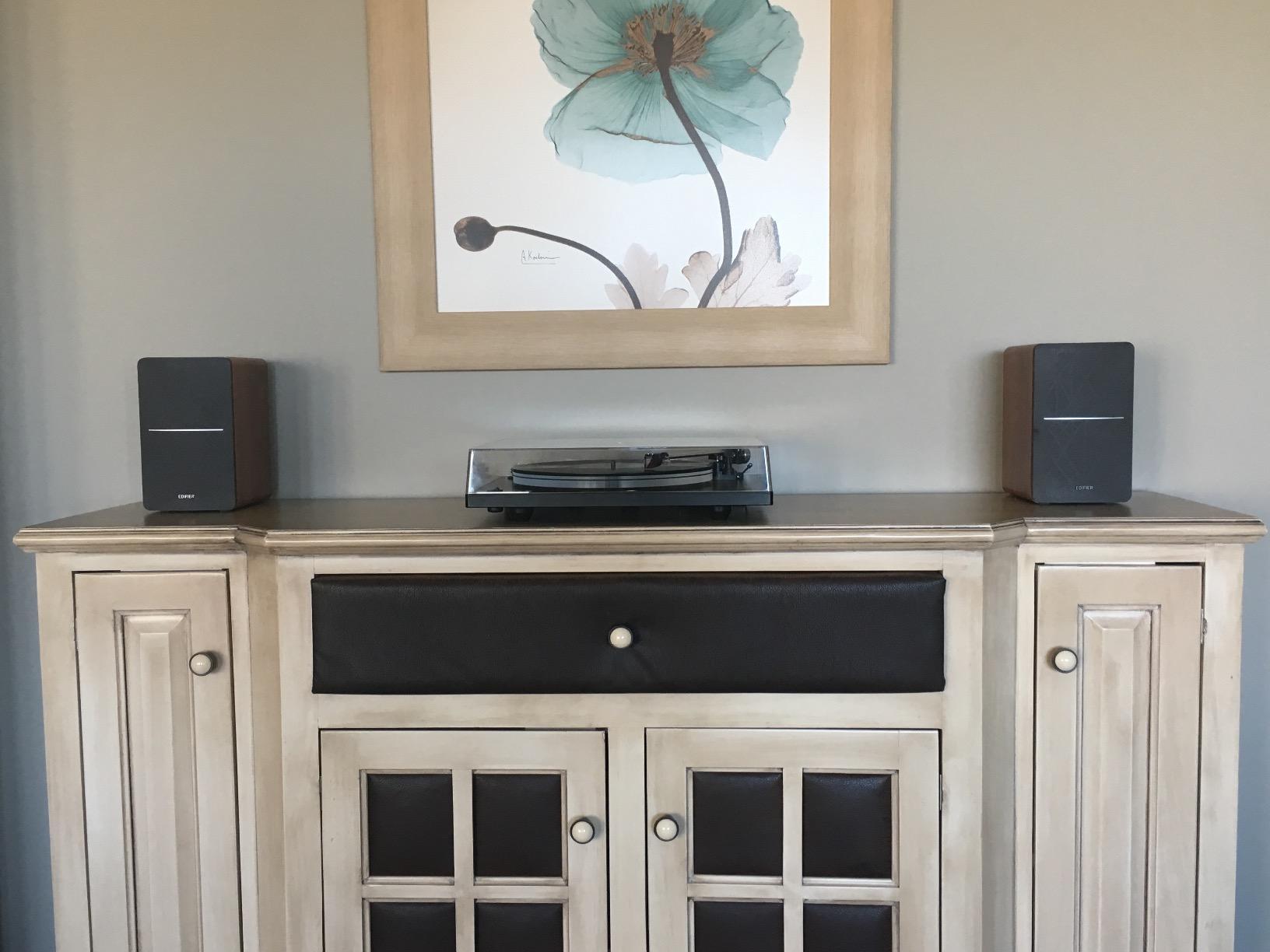 Edifier R1280T Powered Bookshelf Speakers - 2.0 Active Near Field Studio Monitor Speaker - Wooden Enclosure - 42 Watts RMS Power customer photo 2