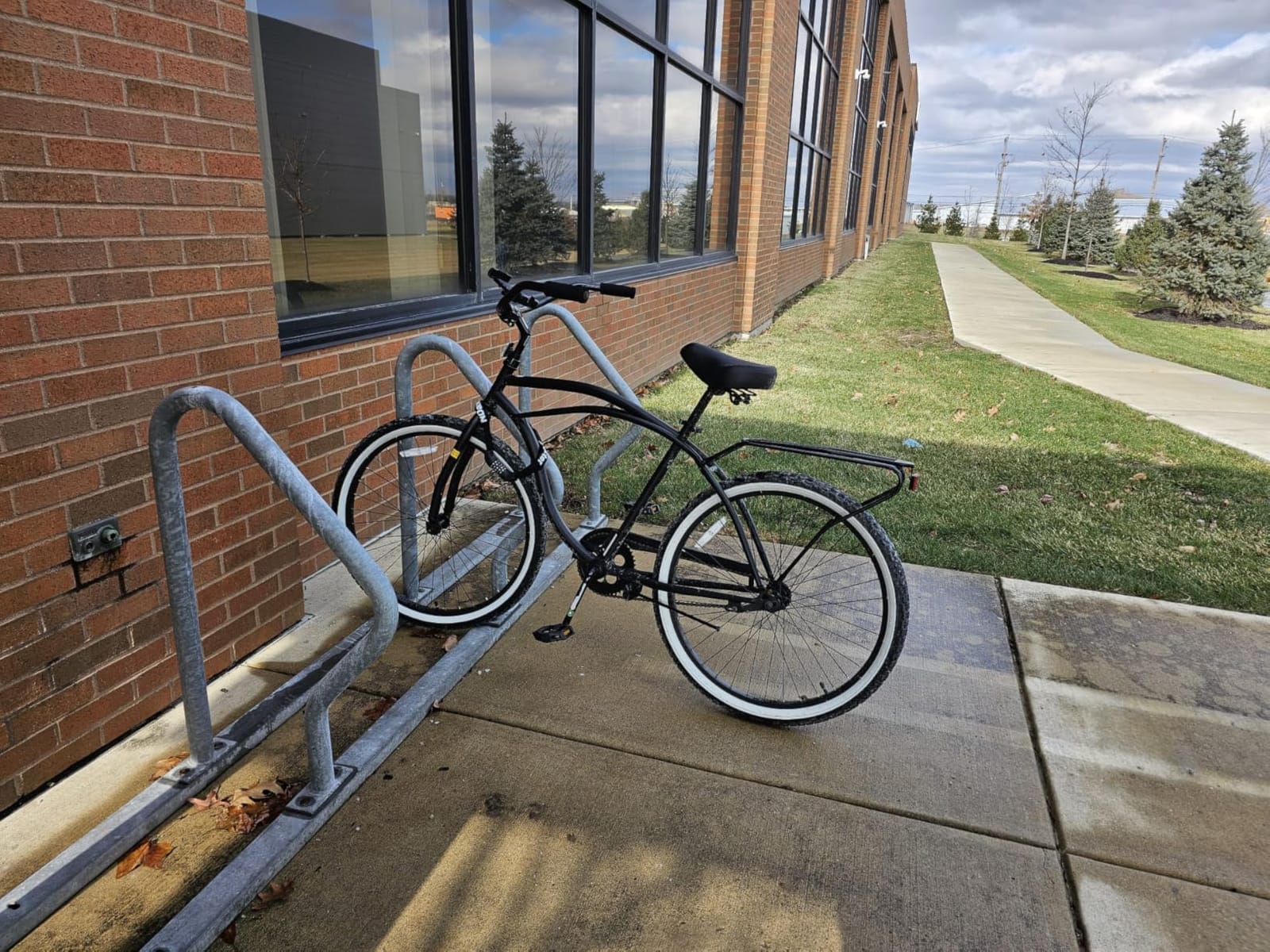 sixthreezero Around The Block Men's Beach Cruiser Bike, Hybrid Bicycle with Rear Rack customer photo 2