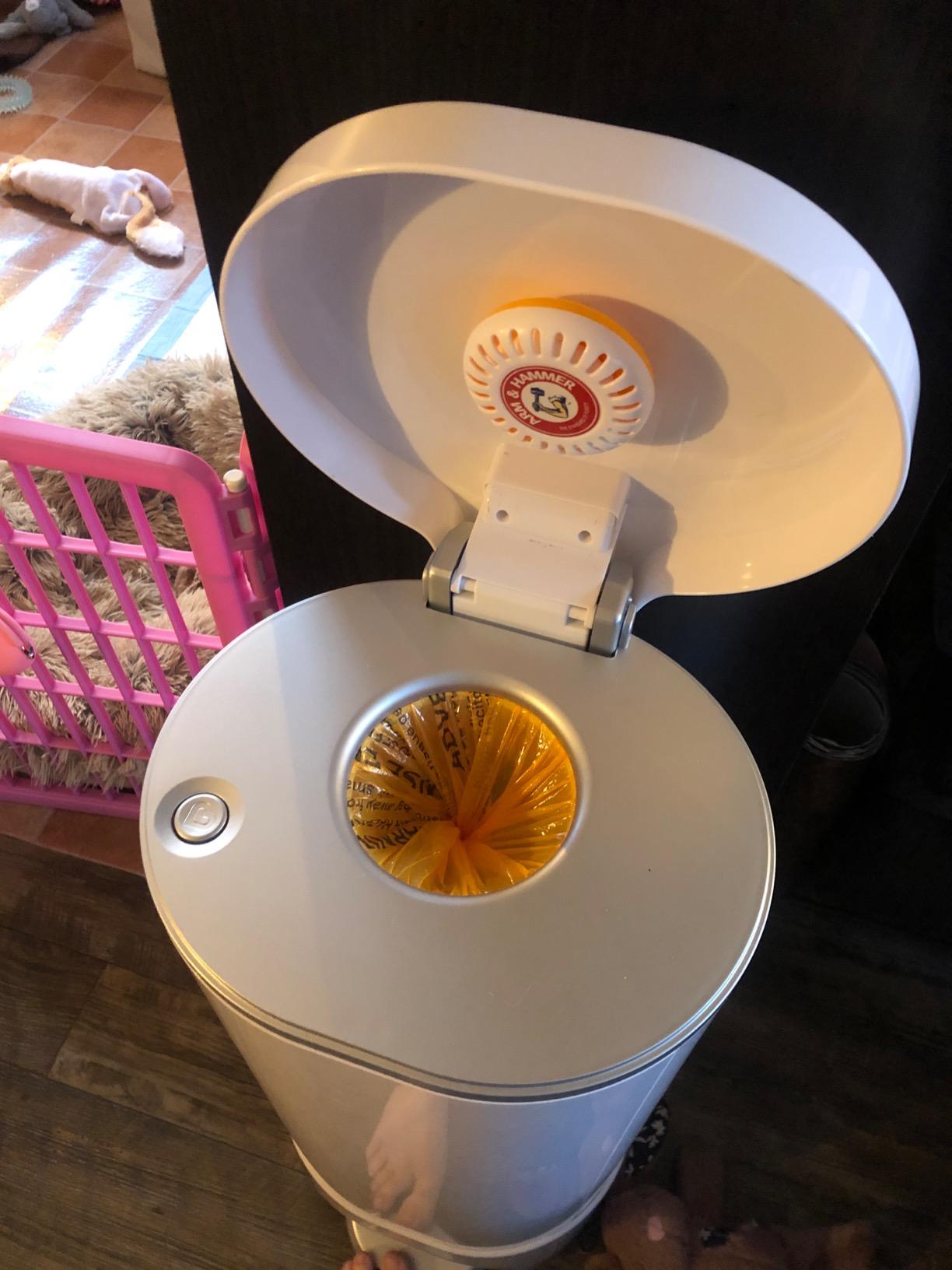 Munchkin STEP Diaper Pail Powered by Arm & Hammer, #1 in Odor Control customer photo 2