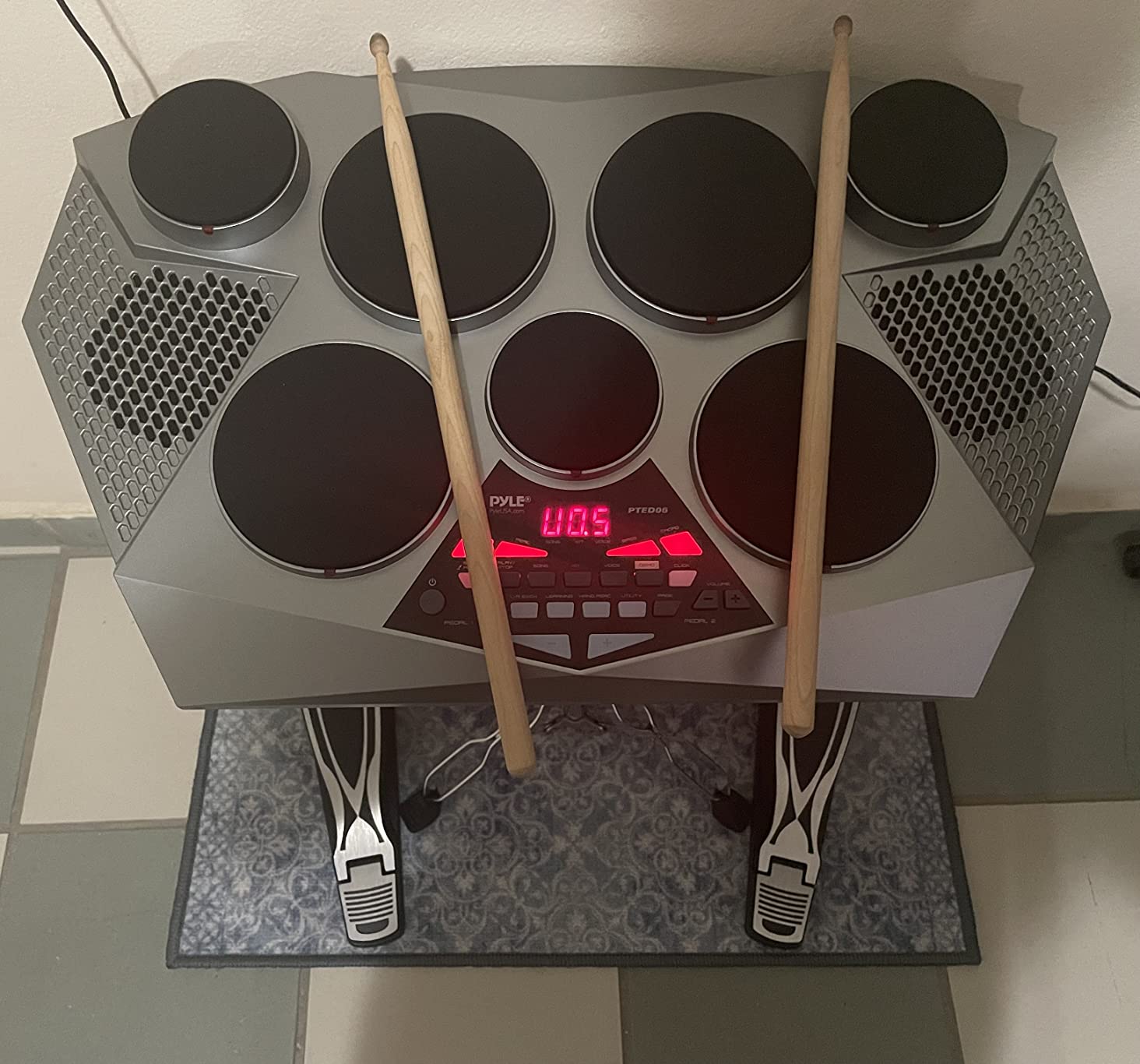 Pyle Pro Electronic Drum kit - Portable Electric Tabletop Drum Set Machine with Digital Panel, 7 Drum Pad, Hi-Hat / Kick Bass Pedal Controller USB AUX -Tom Toms, Hi-Hat, Snare Drums, Cymbals - PTED06 customer photo 1