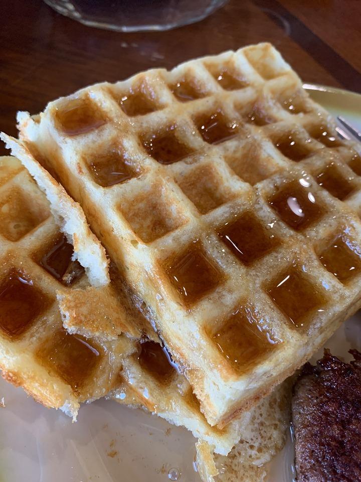 Breville BWM604BSS Smart Waffle Maker, 4 Slice, Brushed Stainless Steel | Cook fun, square waffles for your next family breakfast without the mess | 5 settings for browning control customer photo 2
