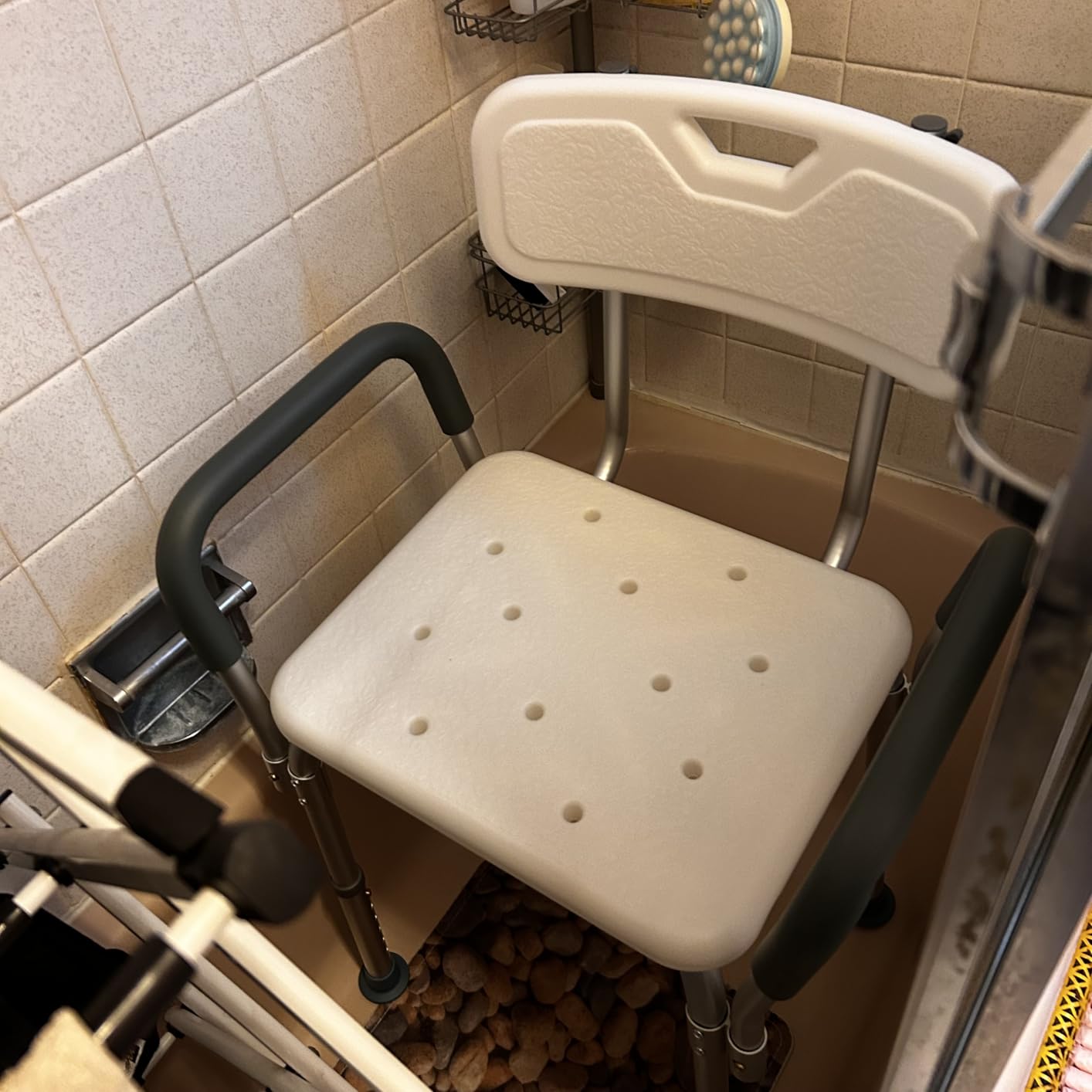Medline Shower Chair Seat with Padded Armrests and Back, Heavy Duty Shower Chair for Bathtub, Slip Resistant with Adjustable Height customer photo 1