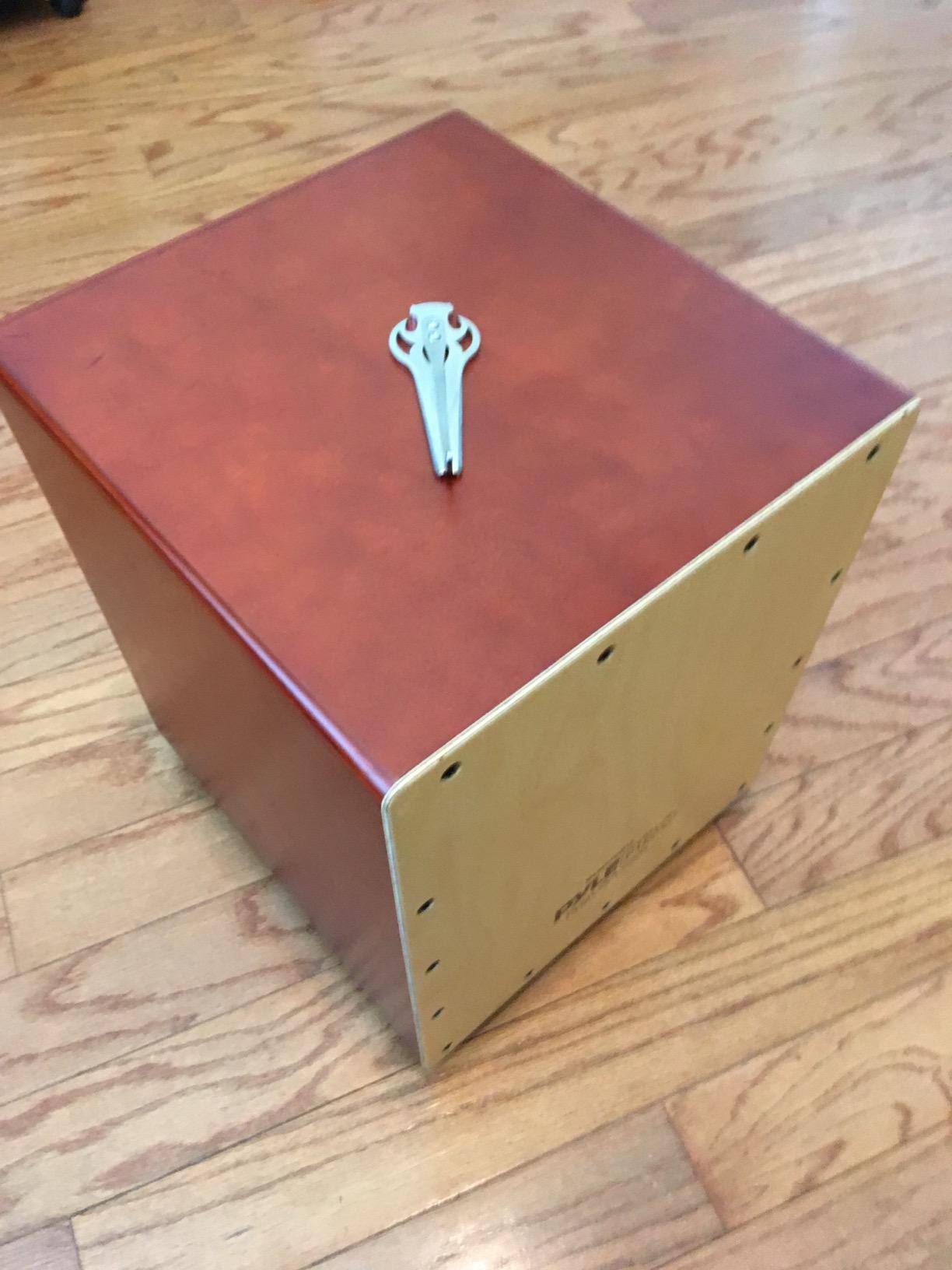 Pyle Stringed Jam Cajon, Handcrafted Birch Wood Percussion Box with Internal Guitar Strings, Compact & Lightweight Acoustic Drum, Anti-Vibration Feet, Brown (PCJD15) customer photo 2