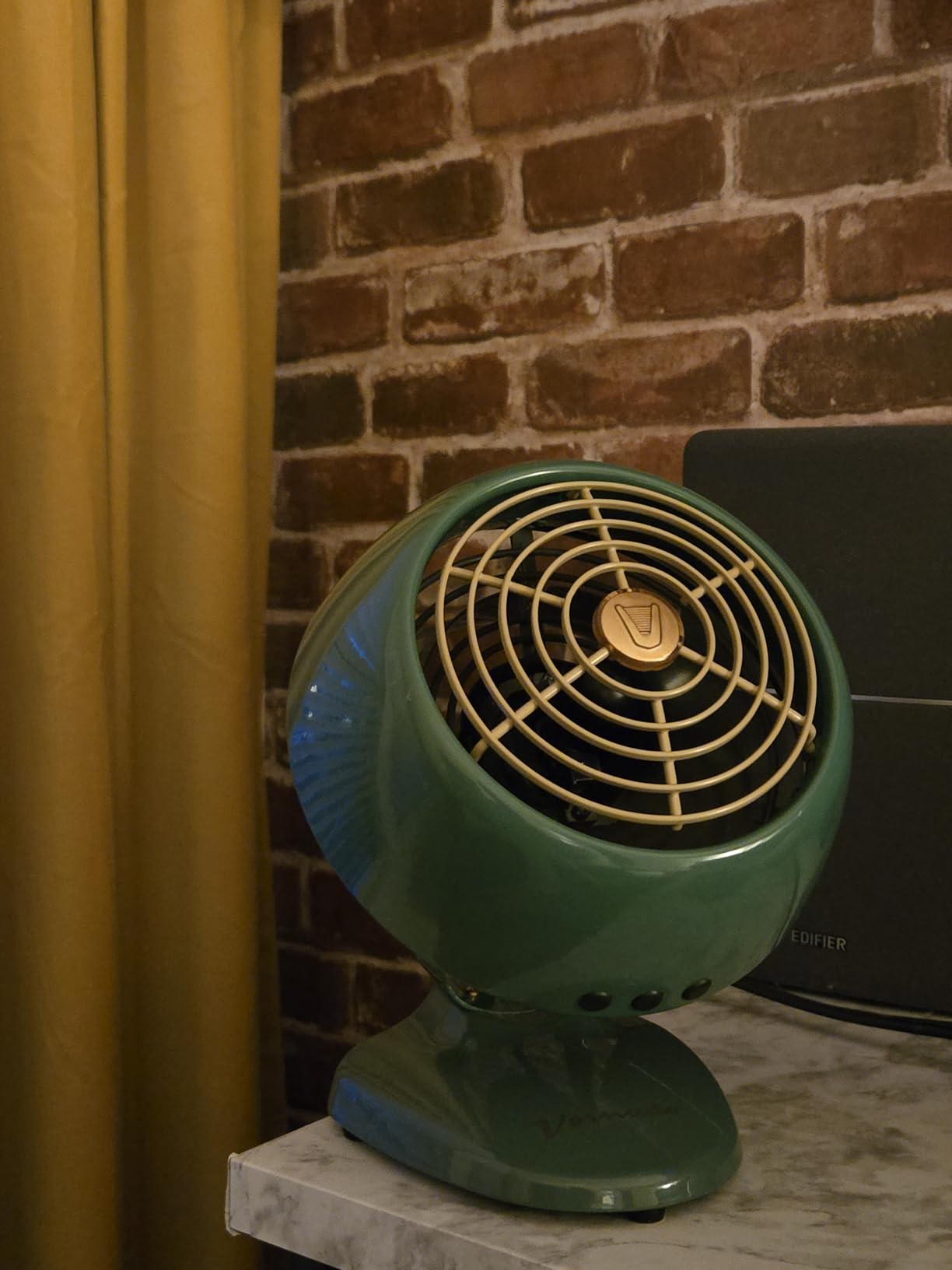 Vornado VFAN Mini Classic Vintage Metal Desk Fan, 2-Speed, Adjustable Tilt, Personal Air Circulator for Bedroom, Office, Dorm Room, Portable Quiet, Vintage Green customer photo 1