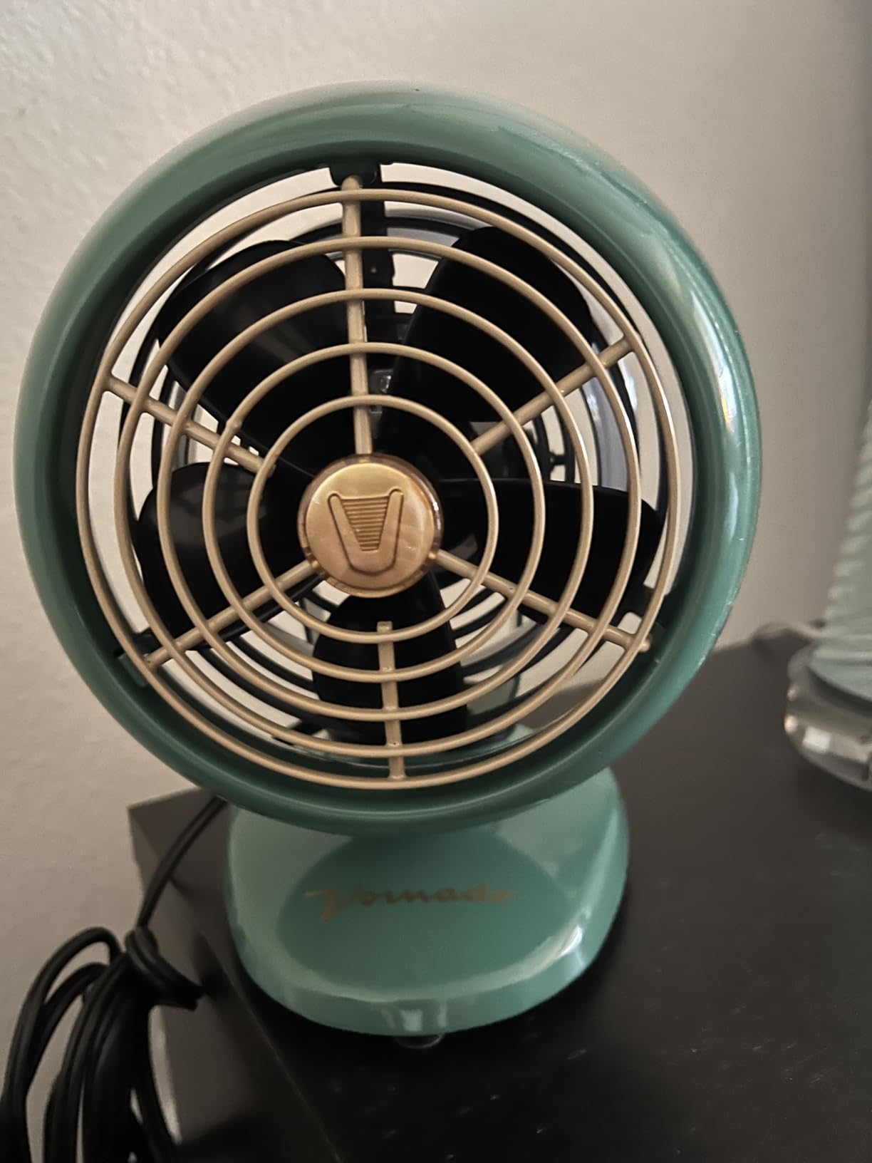 Vornado VFAN Mini Classic Vintage Metal Desk Fan, 2-Speed, Adjustable Tilt, Personal Air Circulator for Bedroom, Office, Dorm Room, Portable Quiet, Vintage Green customer photo 2