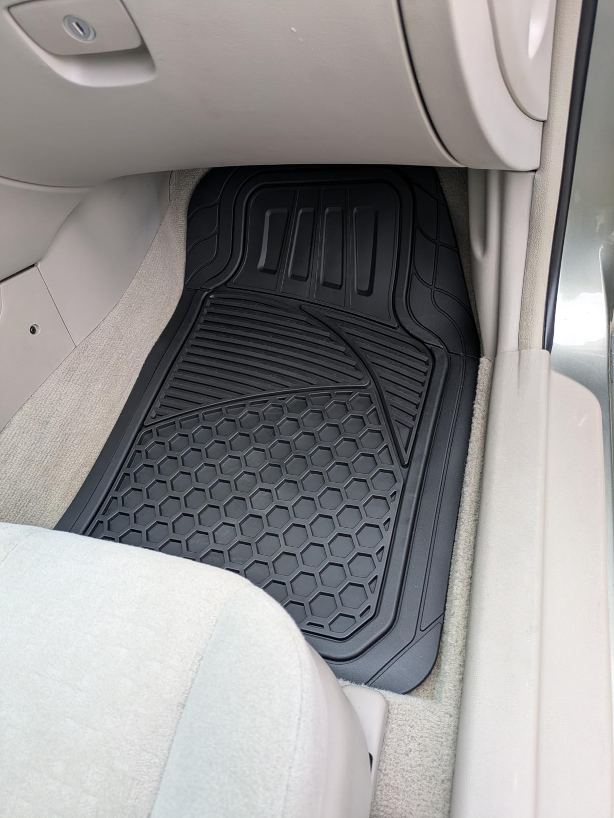 Amazon Basics Heavy Duty Thick PVC Car Floor Mats, Anti-Slip, Easy to Clean, Universal Trim-to-Fit All-Weather for Automotive SUV Sedans Trucks, 4-Piece, Solid Black customer photo 2