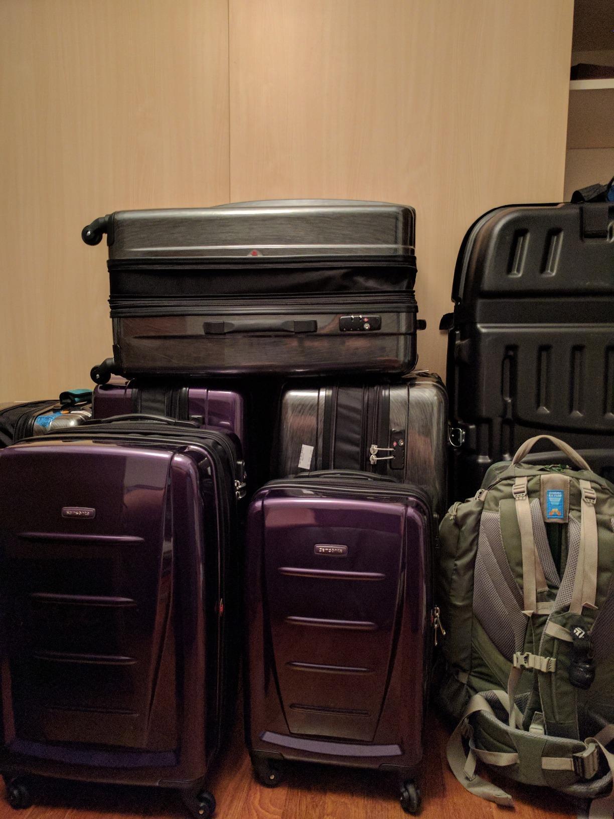 Samsonite Winfield 2 - 20-Inch Hardside Luggage with 360° Spinner Wheels, TSA Lock, Airline Approved - Brushed Anthracite customer photo 1