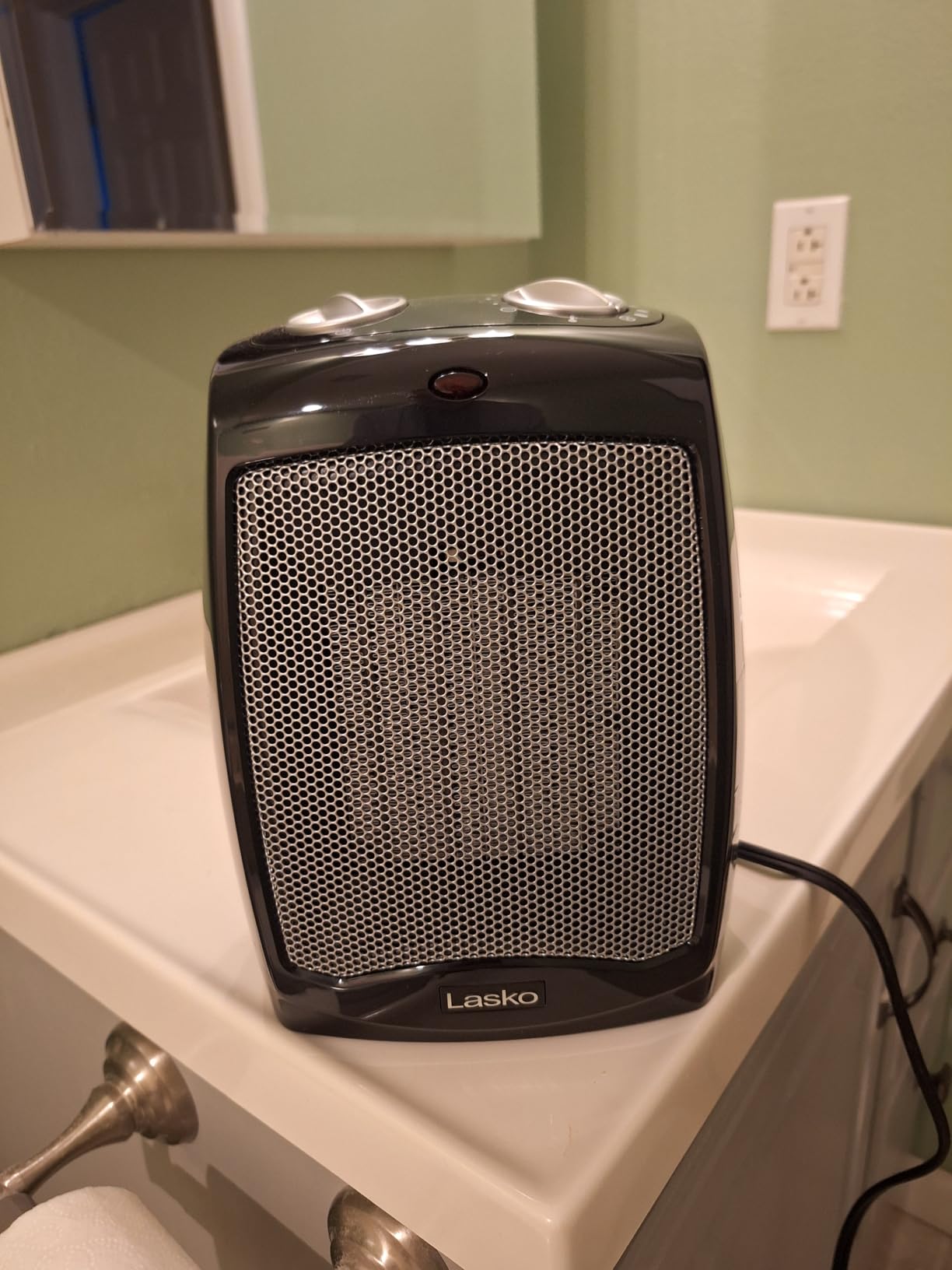 Lasko CD09250 Ceramic Adjustable Thermostat Tabletop or Under-Desk Heater, 9 Inches High, Black customer photo 2