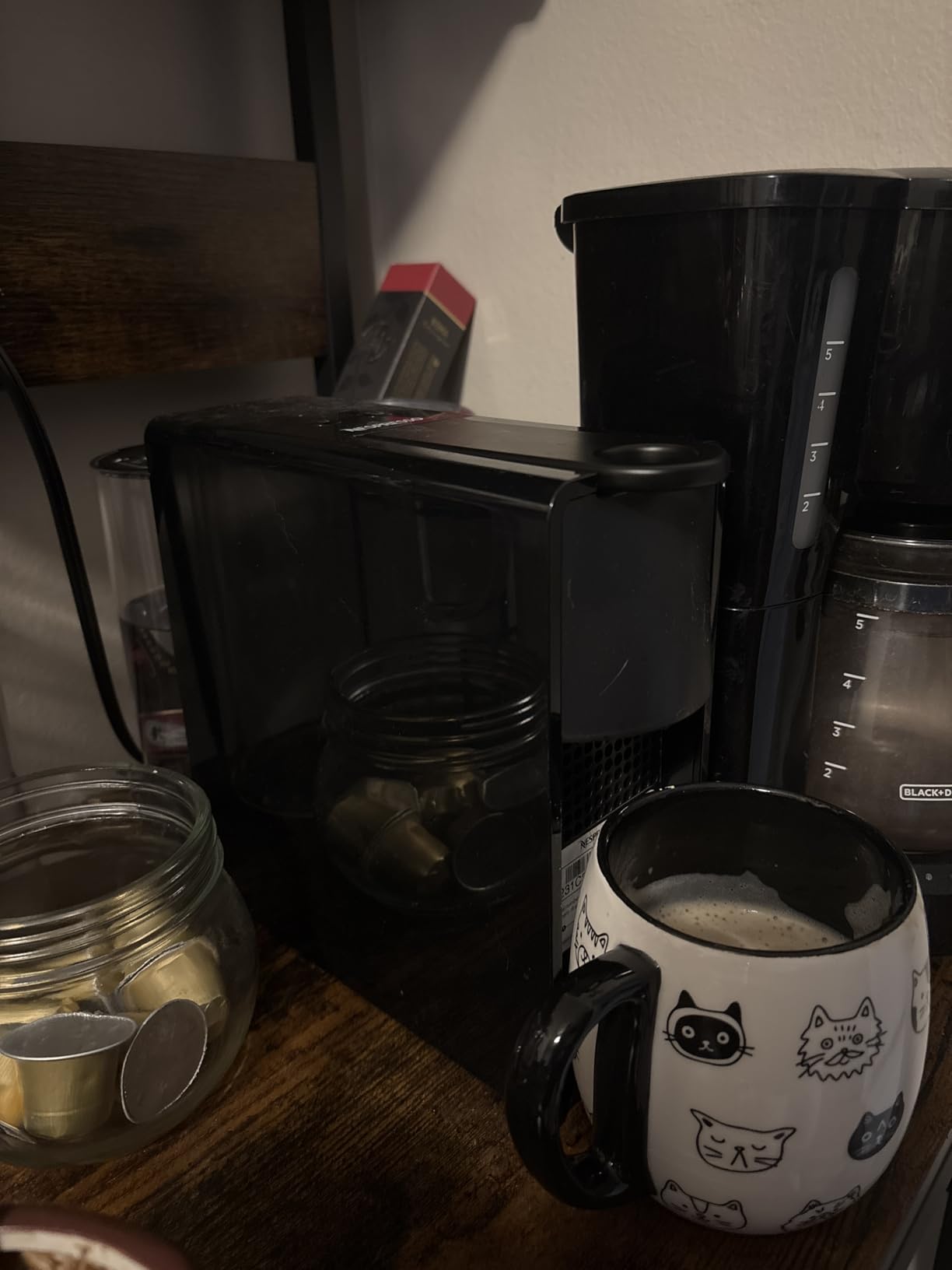 Breville Nespresso Original Essenza Mini Espresso Machine, Piano Black, 19 Bar Pressure, 25 Second Heat-Up customer photo 1