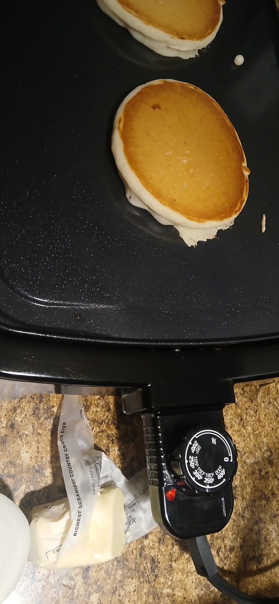 BLACK+DECKER 8-Serving Electric Griddle with Warming Tray | Family-size electric griddle with nonstick surface, warming tray and removable drip tray customer photo 1