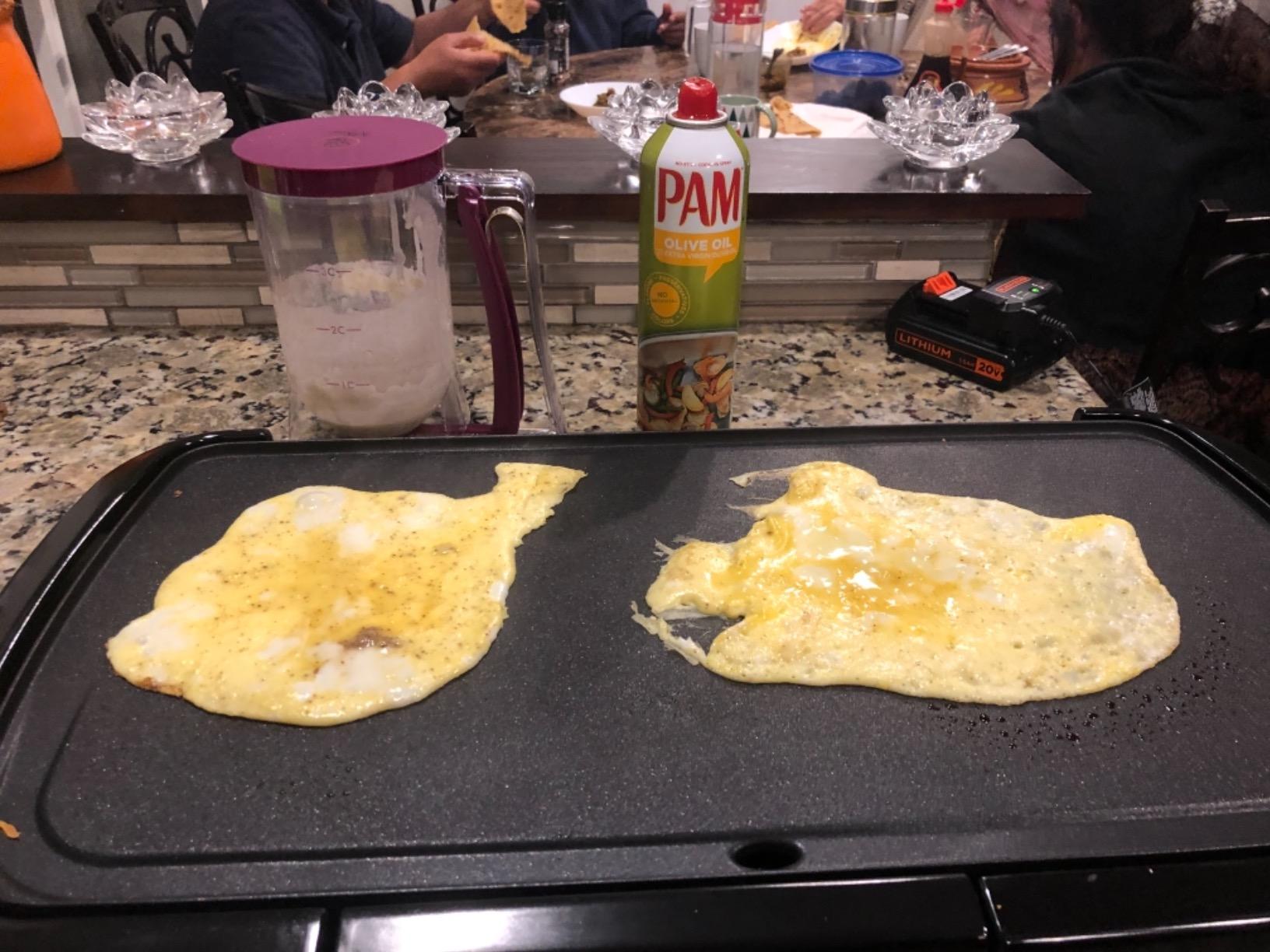 BLACK+DECKER 8-Serving Electric Griddle with Warming Tray | Family-size electric griddle with nonstick surface, warming tray and removable drip tray customer photo 2