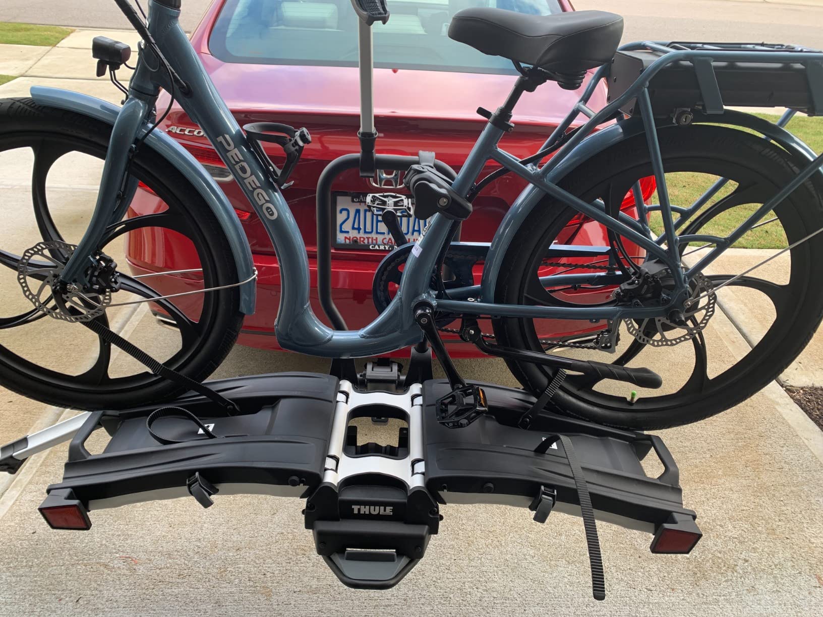 Thule EasyFold XT 2 Hitch Bike Rack, 130lb Load Capacity, E-Bike Compatible customer photo 1