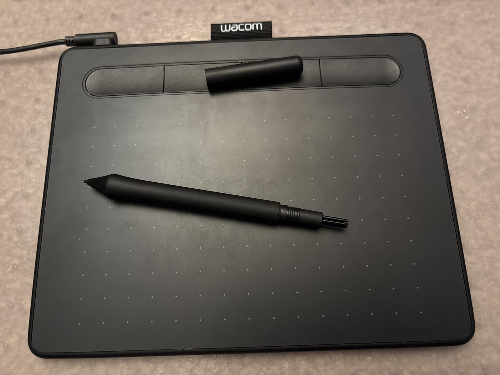 Wacom Intuos Small, Wired Graphic Drawing Tablet with Pen + Software | Battery-free pen, 4 ExpressKeys for shortcuts, works with Mac, Windows & Chromebook customer photo 1