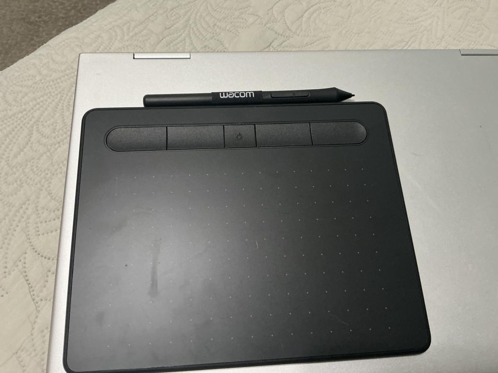 Wacom Intuos Small, Bluetooth Graphic Drawing Tablet with Pen + Software | Battery-free pen, 4 ExpressKeys for shortcuts, works with Mac, Windows & Chromebook; Ideal for creators, students & teachers customer photo 2