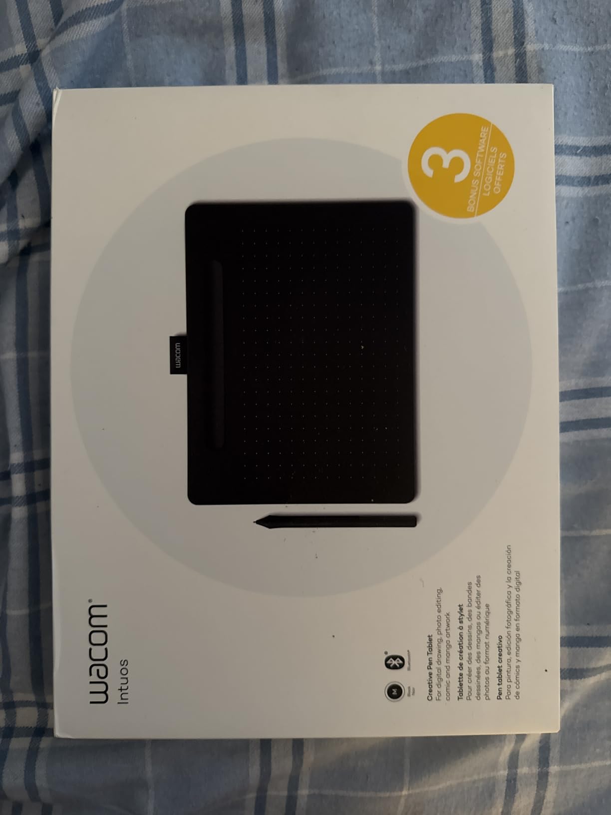 Wacom Intuos Medium, Bluetooth Graphic Drawing Tablet with Pen + Software | Battery-free pen, 4 ExpressKeys, works with Mac, Windows & Chromebook customer photo 2