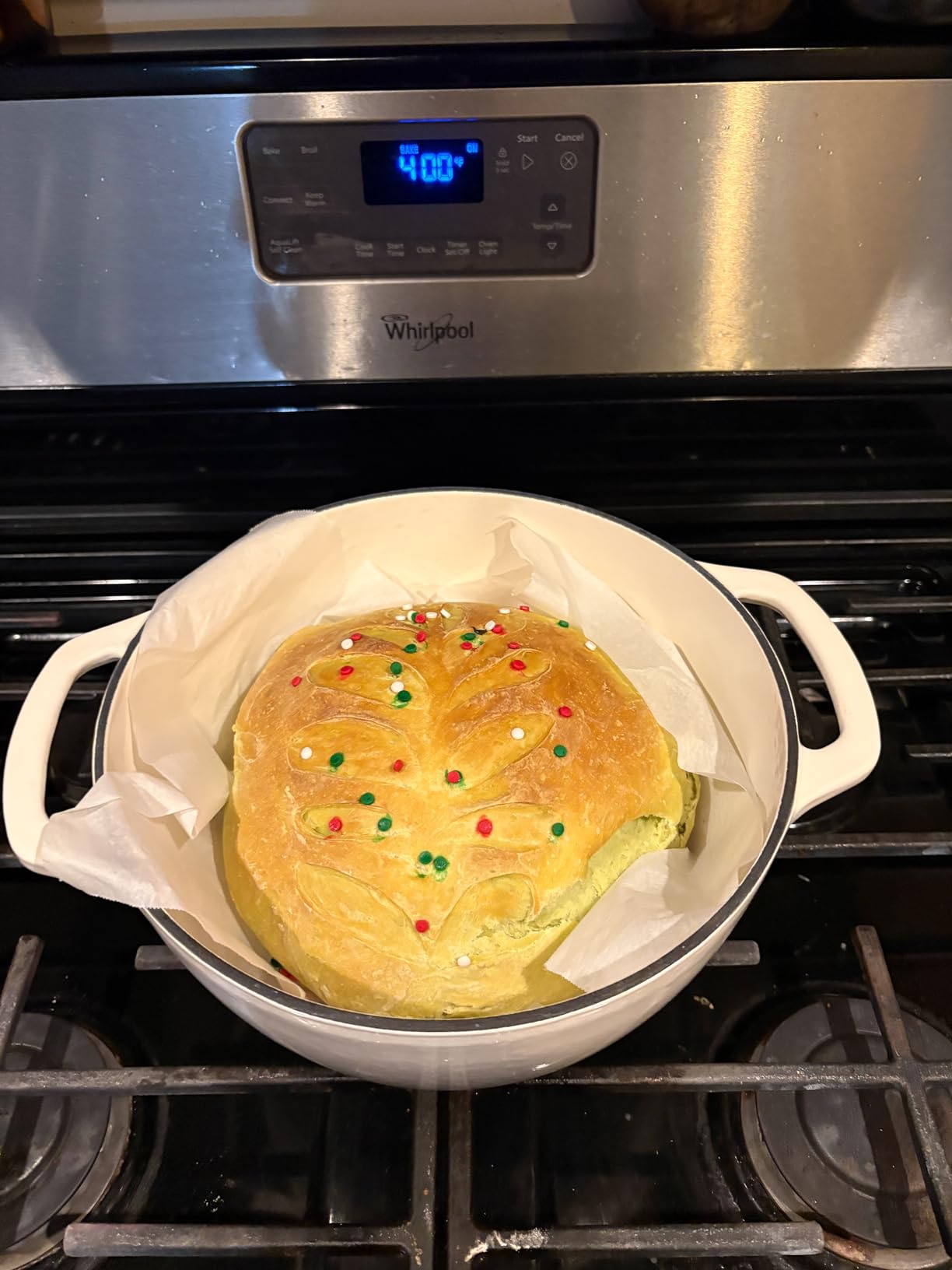 Amazon Basics Enameled Cast Iron Dutch Oven Pot with Lid, Round, Dual Handles, Heavy-Duty, Oven Safe for Stews, Roasting, Baking, 4.3-Quart, White customer photo 1