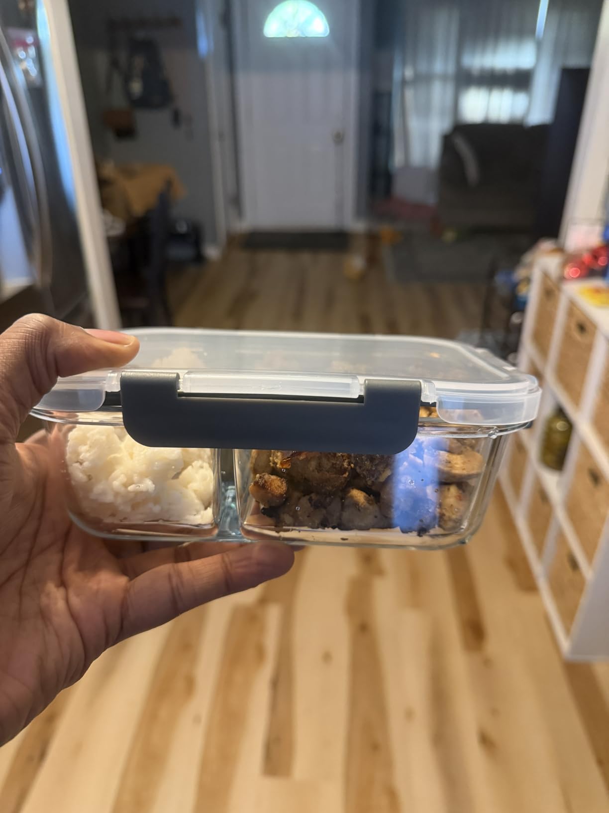 M MCIRCO 5 Pack, 36 oz, 2 Compartments Glass Meal Prep Containers with Lids | Divided Glass Food Storage Containers, Portion Control Lunch Containers, Microwave, Oven, Freezer, Dishwasher, 4.5 Cups, Gray customer photo 1