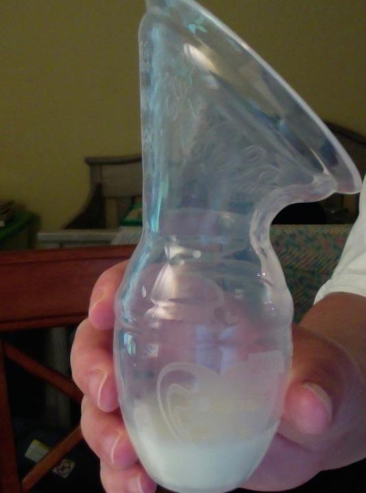 haakaa Manual Breast Pump for Breastfeeding 4oz/100ml | Natural Suction, One-Piece Easy-Clean Design, Quiet & Cord-Free, Premium Silicone, Portable, BPA/PVC/Phthalate-Free customer photo 1