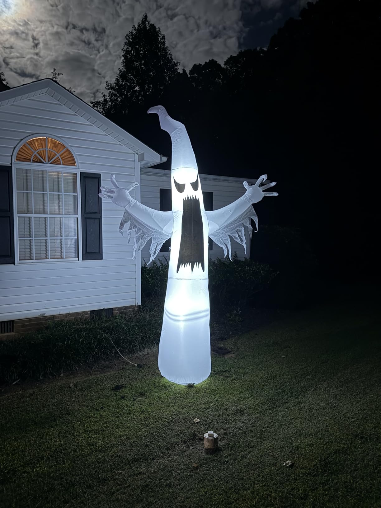 Joiedomi 12 FT Halloween Inflatables Outdoor Decorations, Scary Ghost Halloween Decor, Inflatable Ghost Blow Ups for Yard with LEDs for Outside Yard Decorations customer photo 1