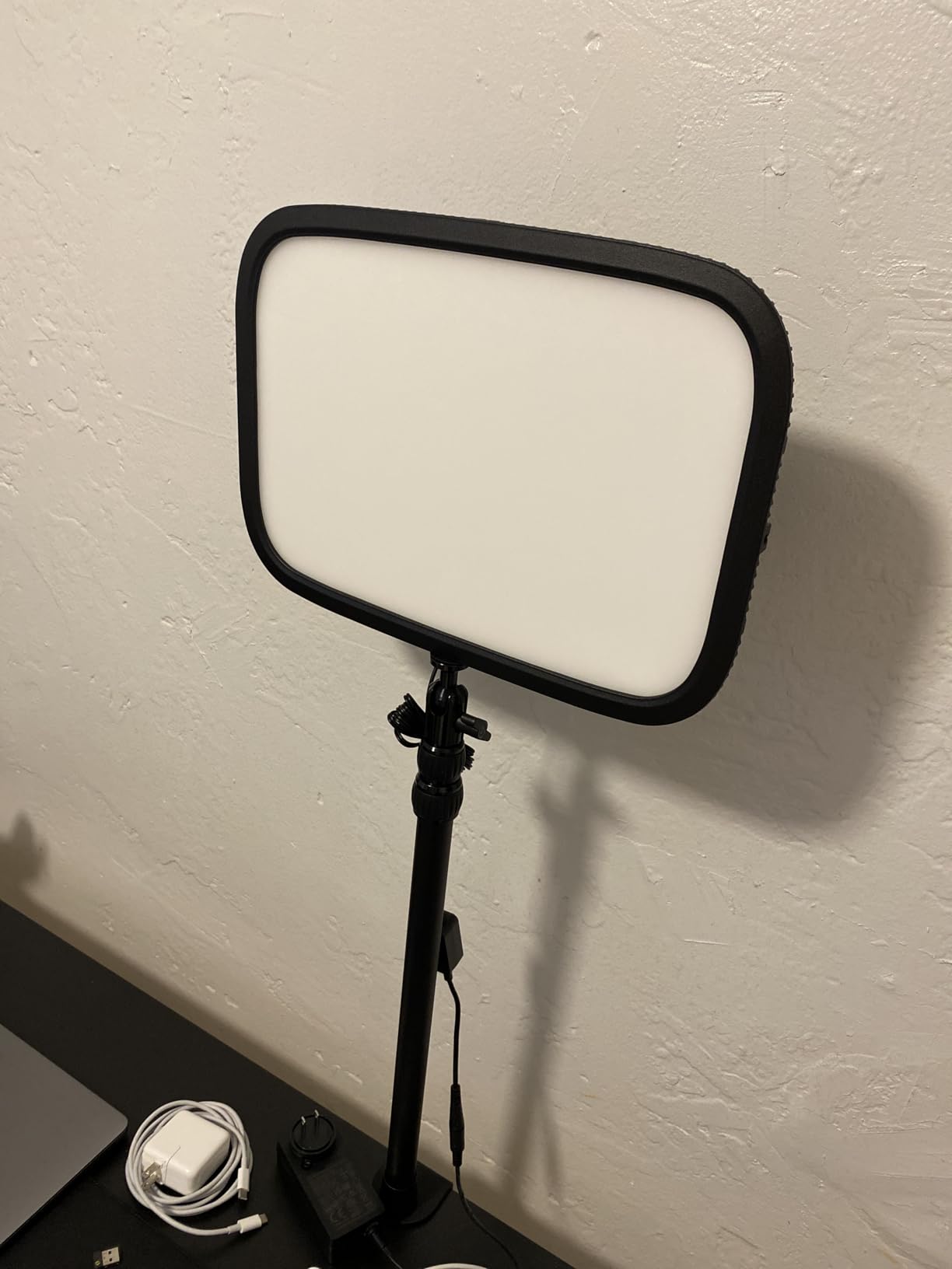 Elgato Key Light, Professional 2800 Lumens Studio Light | Wi-Fi enabled app control, 2900-7000K color temperature, 160 OSRAM LEDs, Opal glass diffusion, Desk clamp included customer photo 2