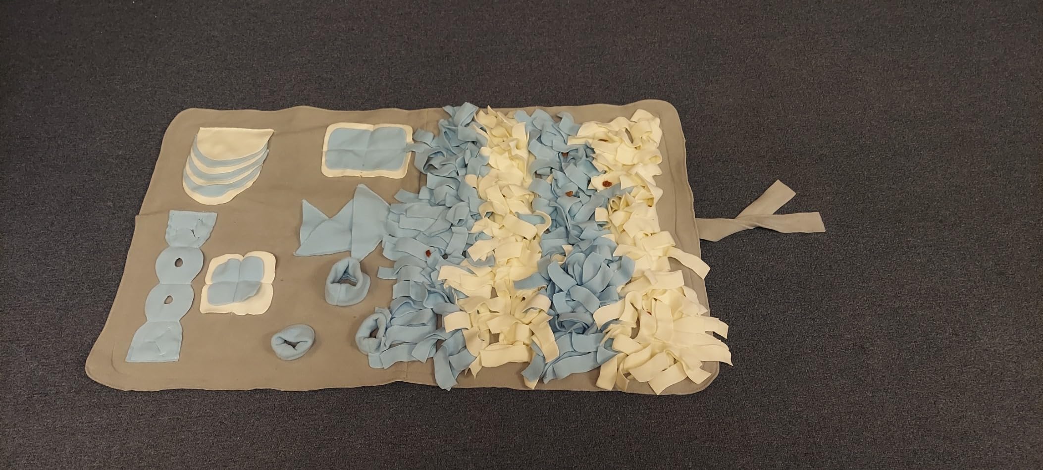 Snuffle Mat for Dogs: Slow Food Interactive Experience | 7 Enrichment Foraging Games for Large Dog Owners Needing to Burn Pet Energy - Washable 1000 Times - 22x38 inch - Grey customer photo 1