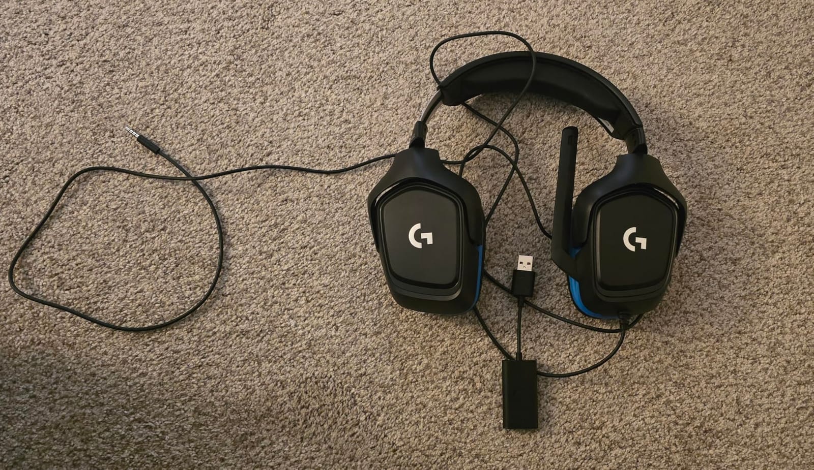 Logitech G432 Wired Gaming Headset - Black | DTS Headphone:X 2.0, 50 mm audio drivers, USB and 3.5 mm jack, Flip-to-Mute mic, PC compatible customer photo 1