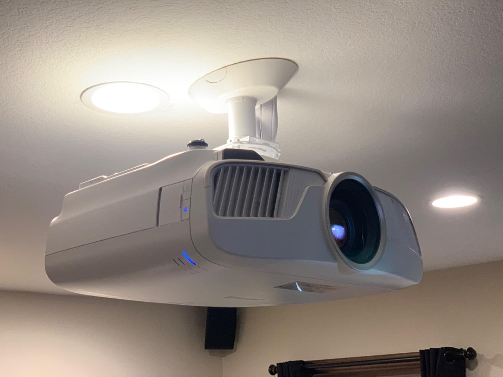 Epson Home Cinema 5050UB 4K PRO-UHD 3-Chip 3LCD Projector with HDR | 2600 Lumens Color and White Brightness Advanced Pixel-Shift Processing for Home Theater Movie Projection customer photo 1
