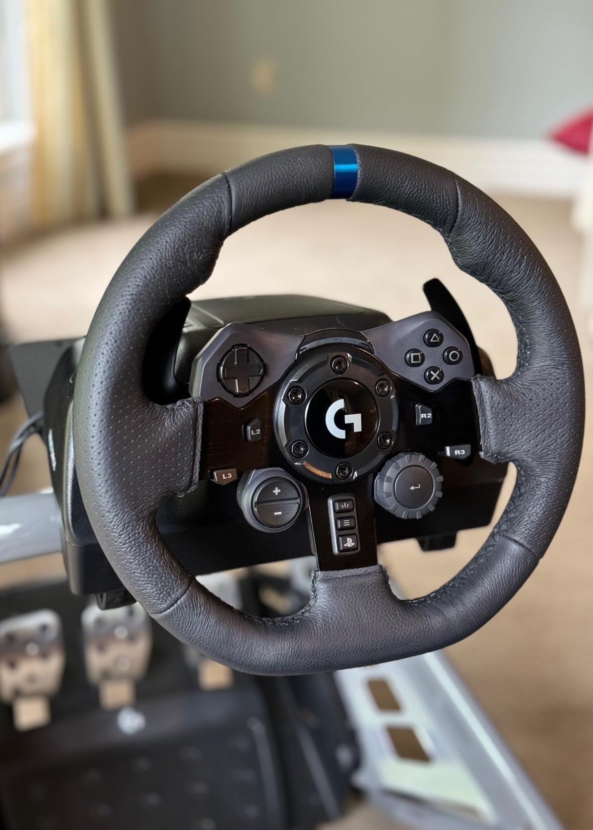 Logitech G923 Racing Wheel and Pedals for Xbox X|S, Xbox One and PC Featuring TRUEFORCE up to 1000 Hz Force Feedback, Responsive Pedal, Dual Clutch Launch Control, and Genuine Leather Wheel Cover customer photo 2