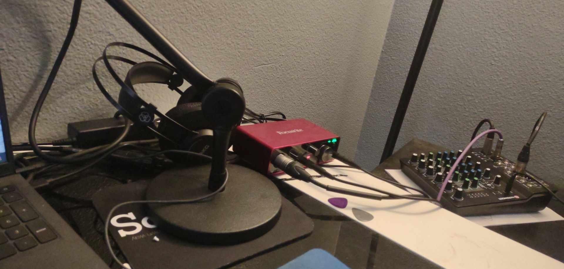 Focusrite Scarlett Solo 3rd Gen USB Audio Interface for Guitarists, Vocalists, Podcasters or Producers to record and playback studio quality sound customer photo 2