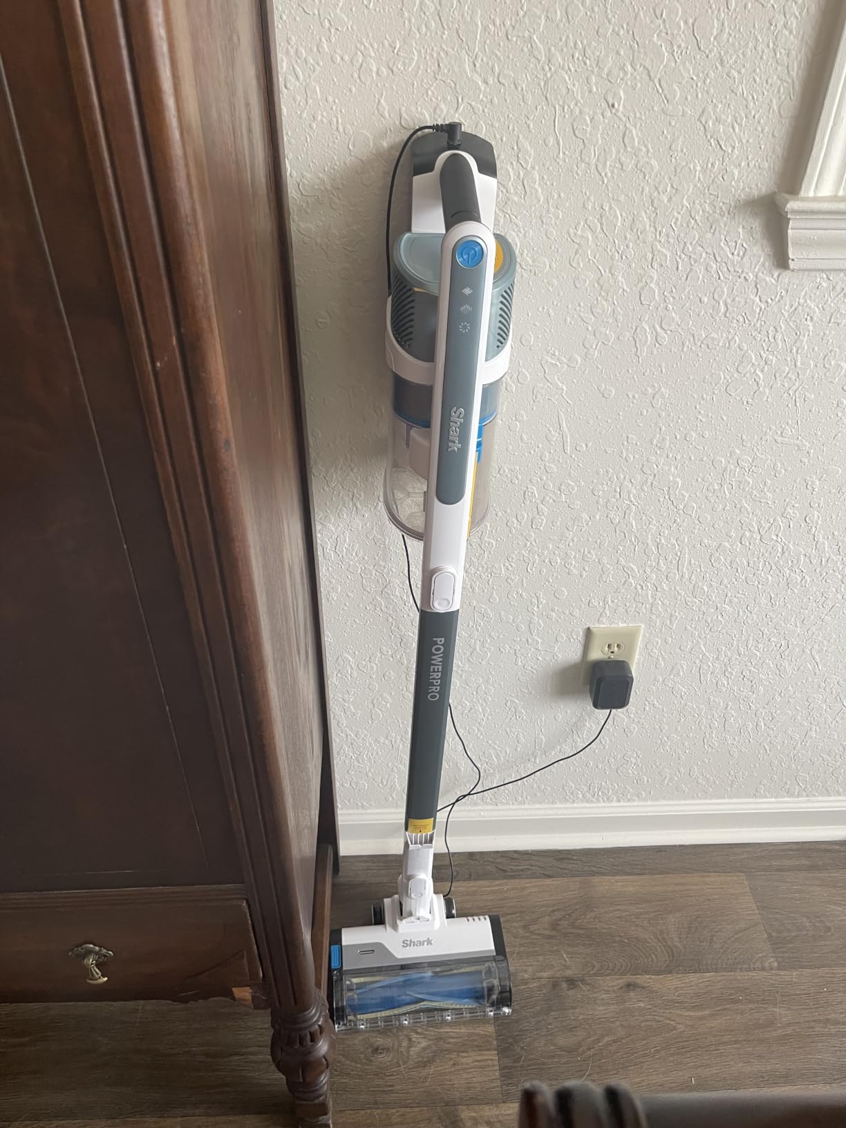 Shark Pet Cordless Stick Vacuum, Grey, IX141 | HyperVelocity Suction, XL Dust Cup, LED Headlights, Removeable Handheld, Crevice & Pet Tool, 40-Min Runtime, Lightweight customer photo 2