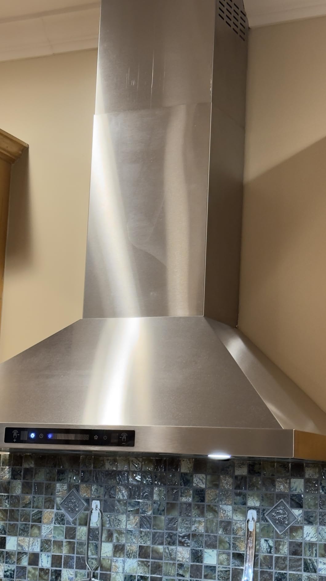 IKTCH 30-inch Wall Mount Range Hood 900 CFM Ducted/Ductless Convertible, Kitchen Chimney Vent Stainless Steel with Gesture Sensing & Touch Control Switch Panel, 2 Pcs Adjustable Lights (IKP02-30'') customer photo 2