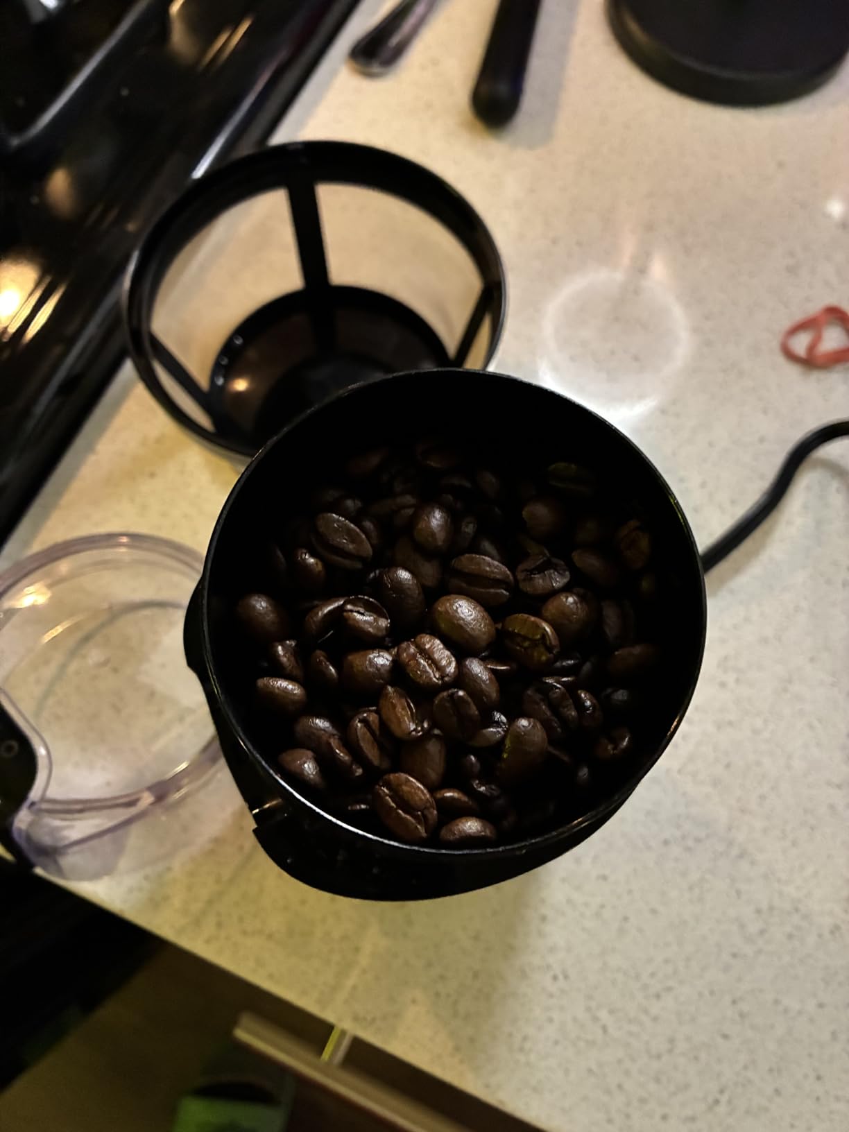 Amazon Basics Fast Electric Coffee Grinder for Home Use, Easy to Use Coffee Bean and Spice Grinder with Heavy-Duty Stainless Steel Grind Blades customer photo 1