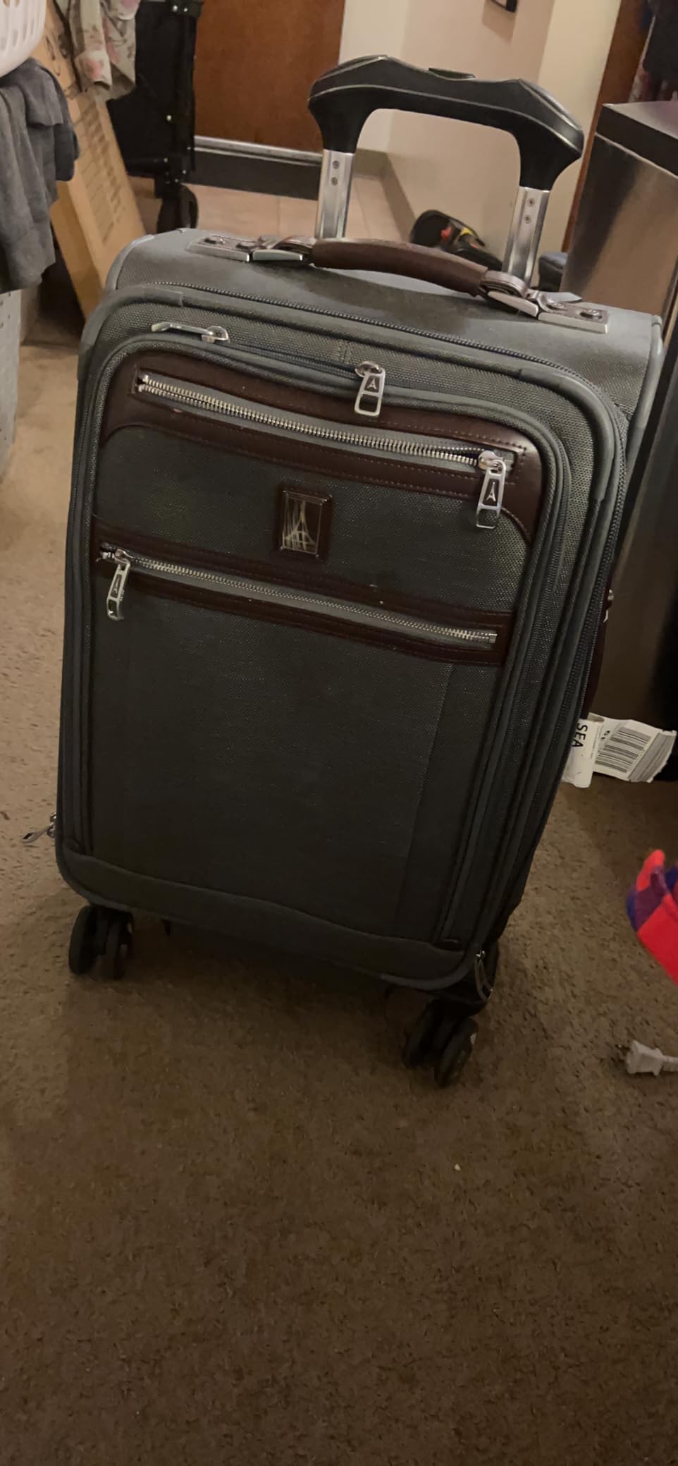 Travelpro Platinum Elite Carry-On Luggage Spinner, True Navy, 21-Inch | Expandable Softside With USB Port, Built-In Suiter, 8 Wheels & TSA-Approved Lock for Travelers customer photo 2