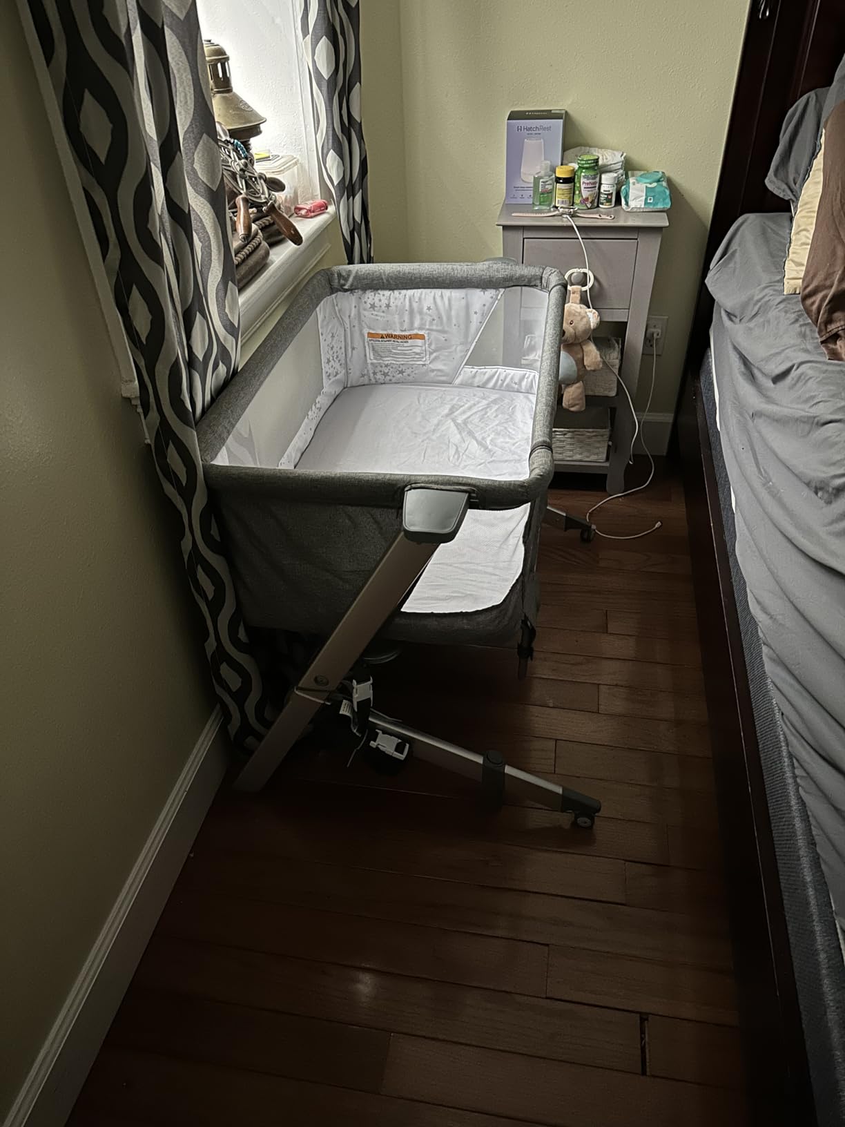 Dream On Me Skylar Bassinet & Bedside Sleeper, Adjustable Height, Grey | Breathable Mesh Sides, Plush Mattress Pad, Wheels with Safety Locks, Compact Fold & Travel Bag Included, BSA Verified customer photo 2