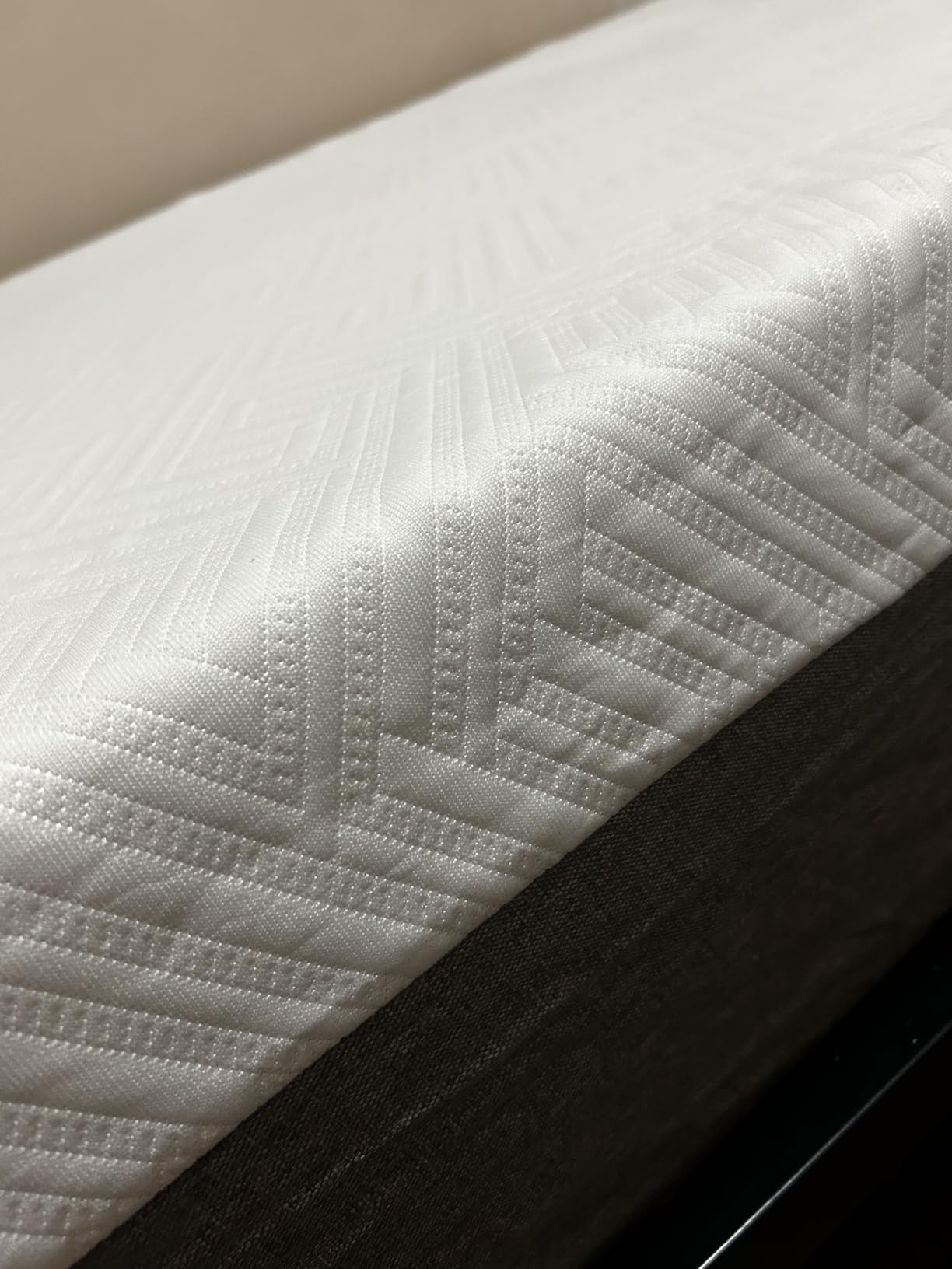 Novilla Bliss King Size Mattress, 12 Inch Gel Memory Foam King Mattress | Cool Night Sleep & Pressure Relief, Support Foam for Spine Alignment & Motion Isolating, Medium Plush Feel customer photo 1