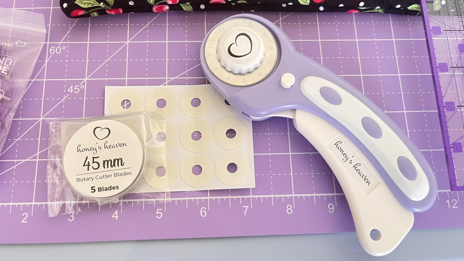 Rotary Cutter Set lavender - Quilting Kit incl. 45mm Fabric Cutter, 5 Replacement Blades, A3 Cutting Mat, Acrylic Ruler and Craft Clips - Ideal for Crafting, Sewing, Patchworking, Crochet & Knitting customer photo 1