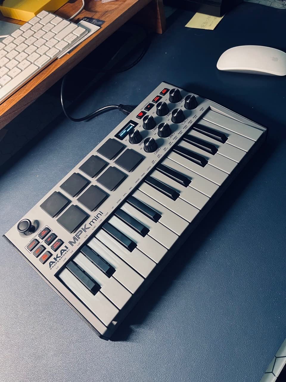 Akai Professional MPK Mini MK3 25-Key USB MIDI Keyboard Controller, Velocity-Sensitive Mini Keys, 8 MPC Pads, 8 Knobs, Software Suite Included customer photo 2