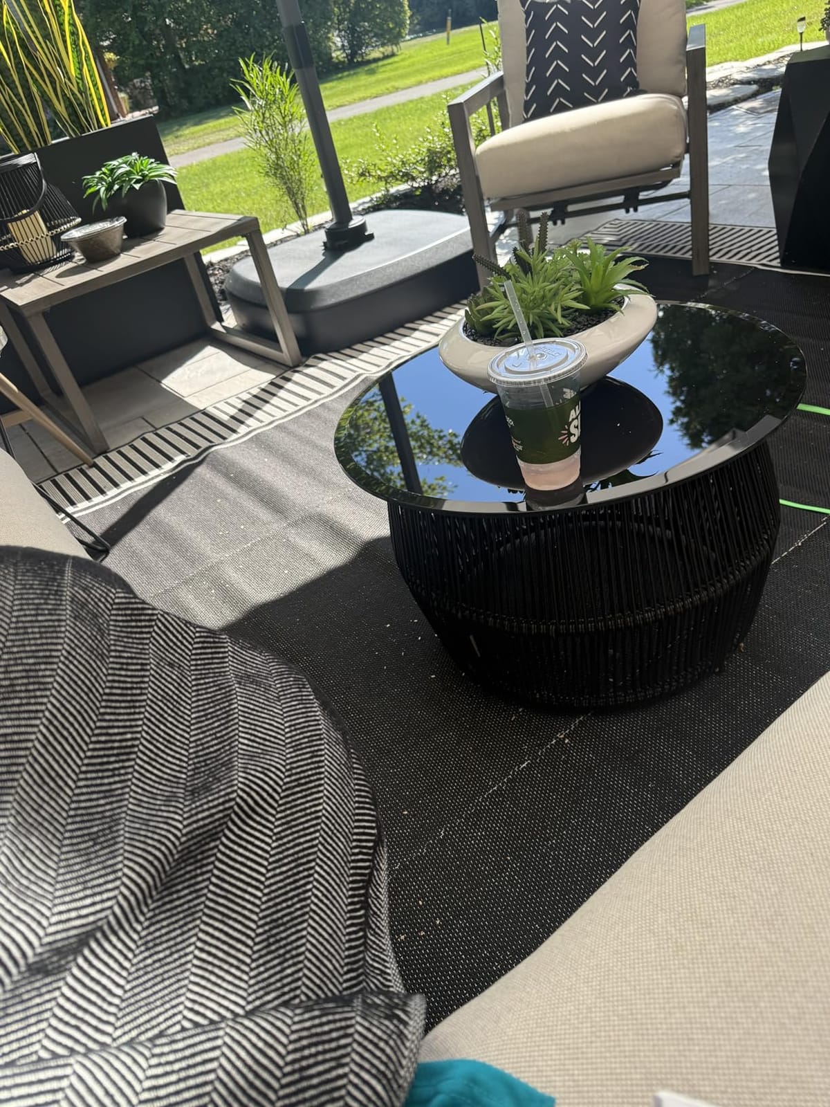 nuLOOM Asha Light Brown Bordered Indoor/Outdoor Area Rug, 4' x 6' customer photo 2